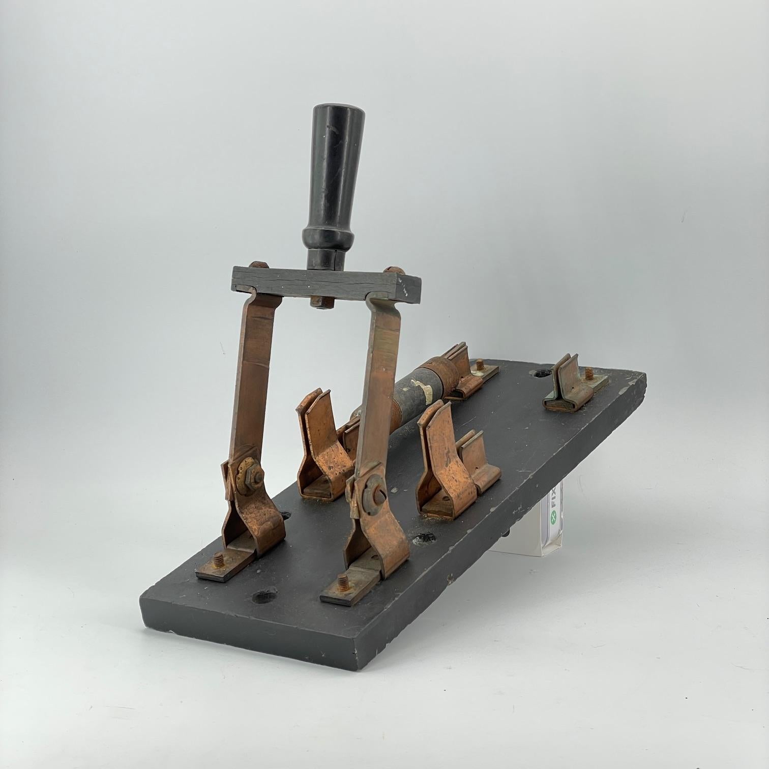Fin du XIXe siècle Switch d'art mural Frankstein du 19ème siècle en ardoise et laiton New Haven Mfg Co en vente