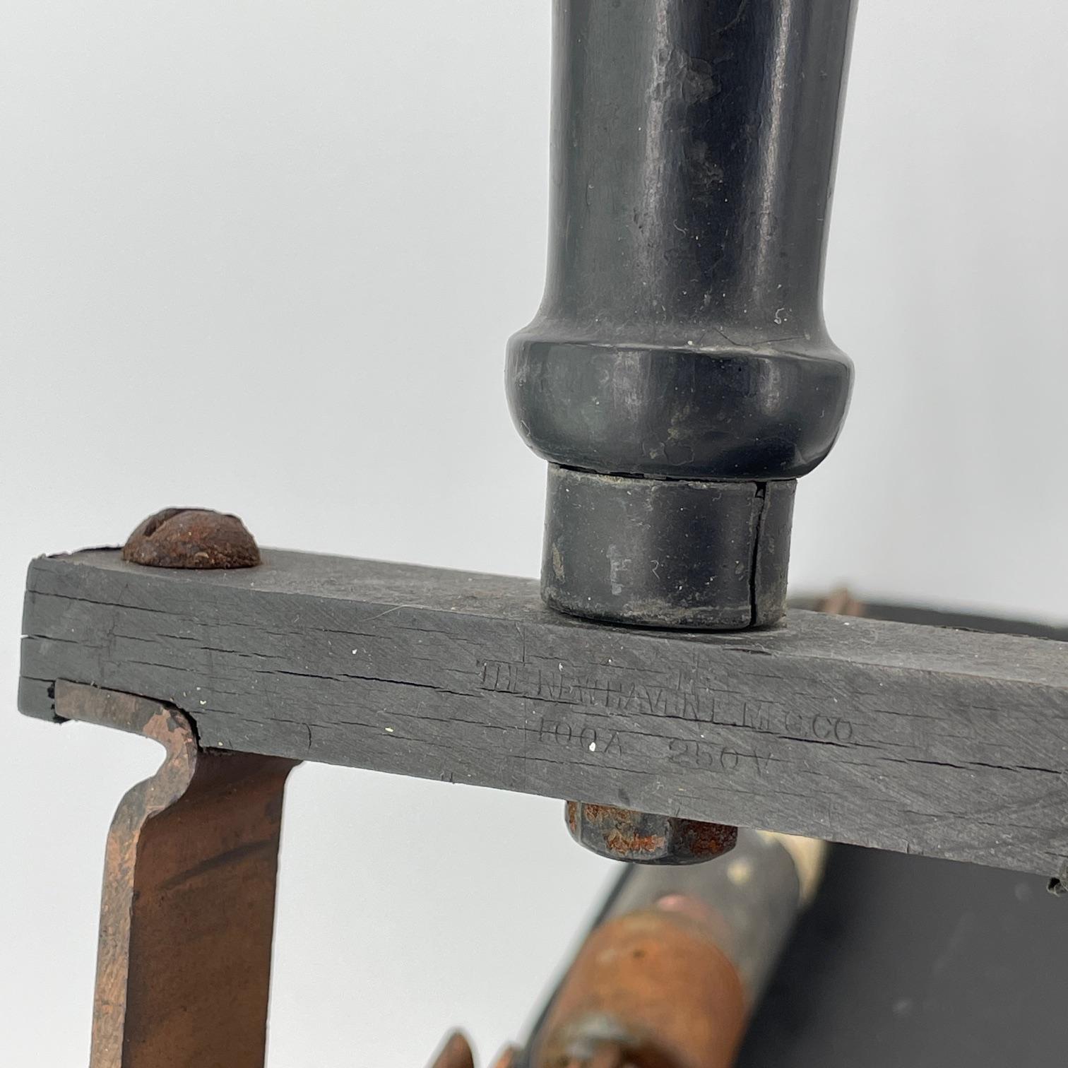 Laiton Switch d'art mural Frankstein du 19ème siècle en ardoise et laiton New Haven Mfg Co en vente