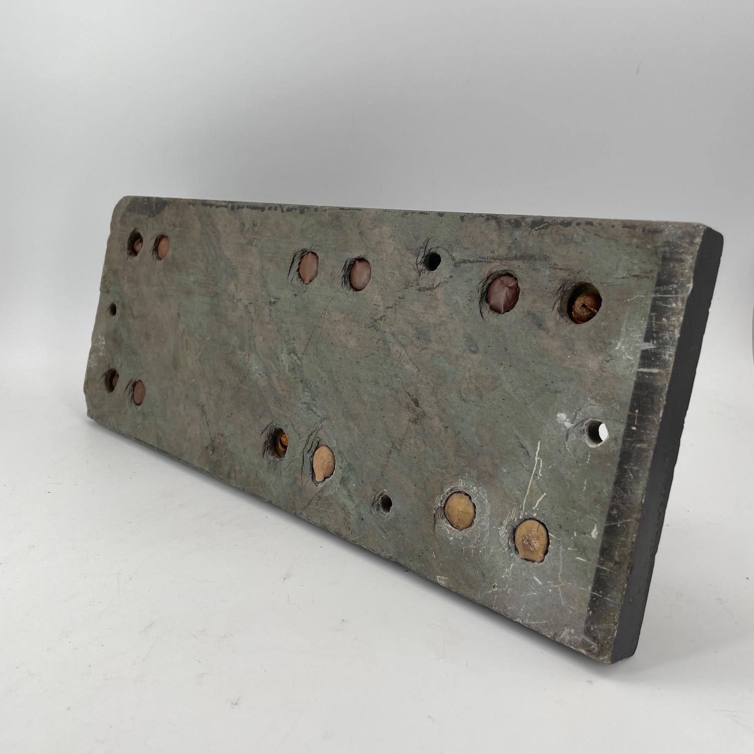 Switch d'art mural Frankstein du 19ème siècle en ardoise et laiton New Haven Mfg Co en vente 1