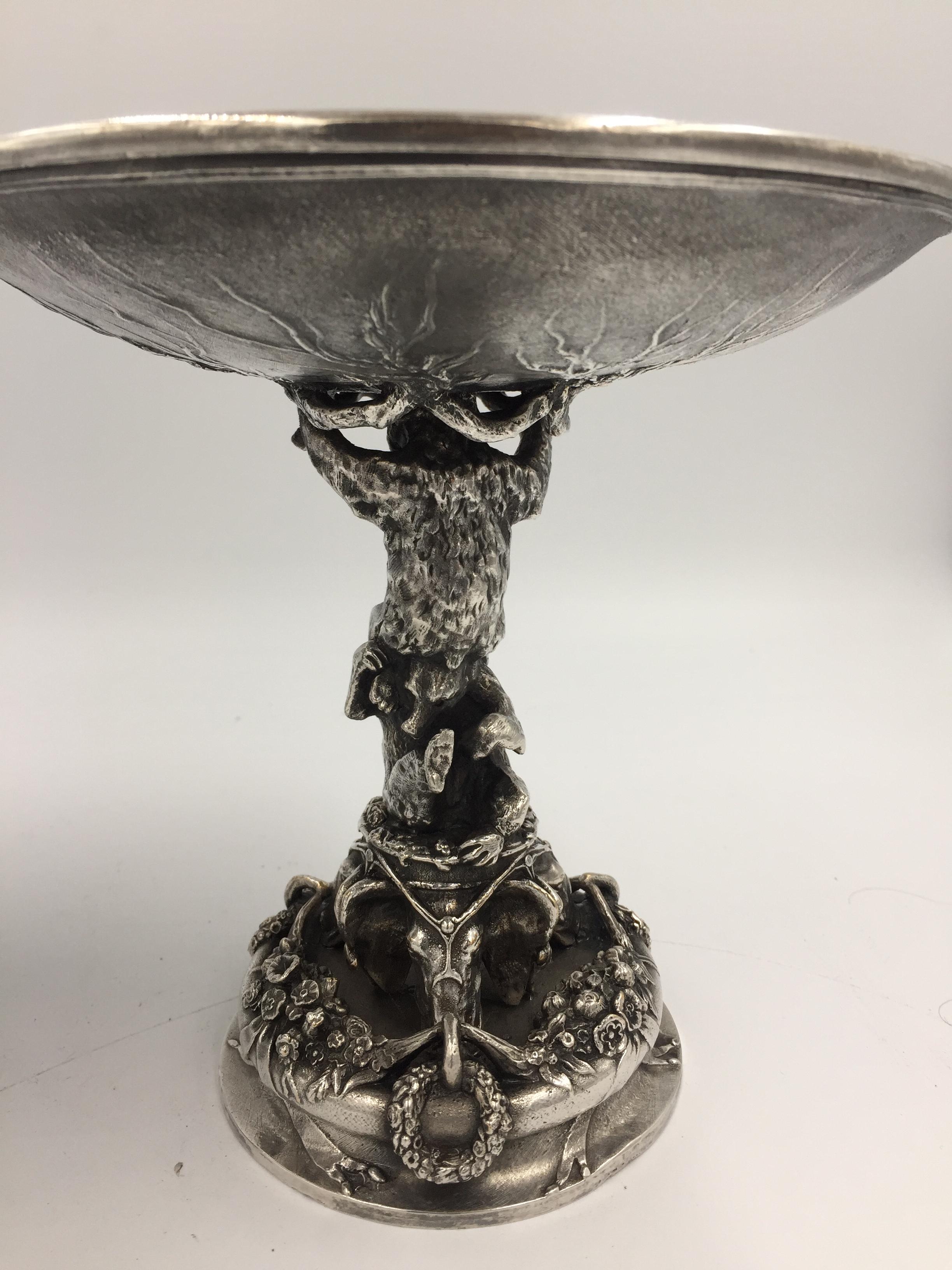Romantique Coupe de l'Ours en bronze signé Fratin du 19ème siècle avec impression de Daubrée en vente