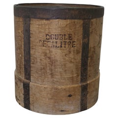Mesure à fruits en bois de 10 litres du 19e siècle (France)  Cette grande taille est fabriquée en