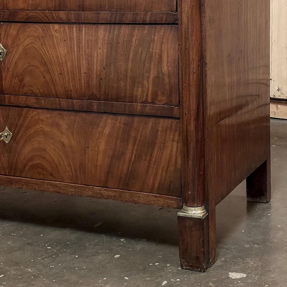 Commode francese del secondo impero in mogano del XIX secolo con piano in marmo in vendita 6