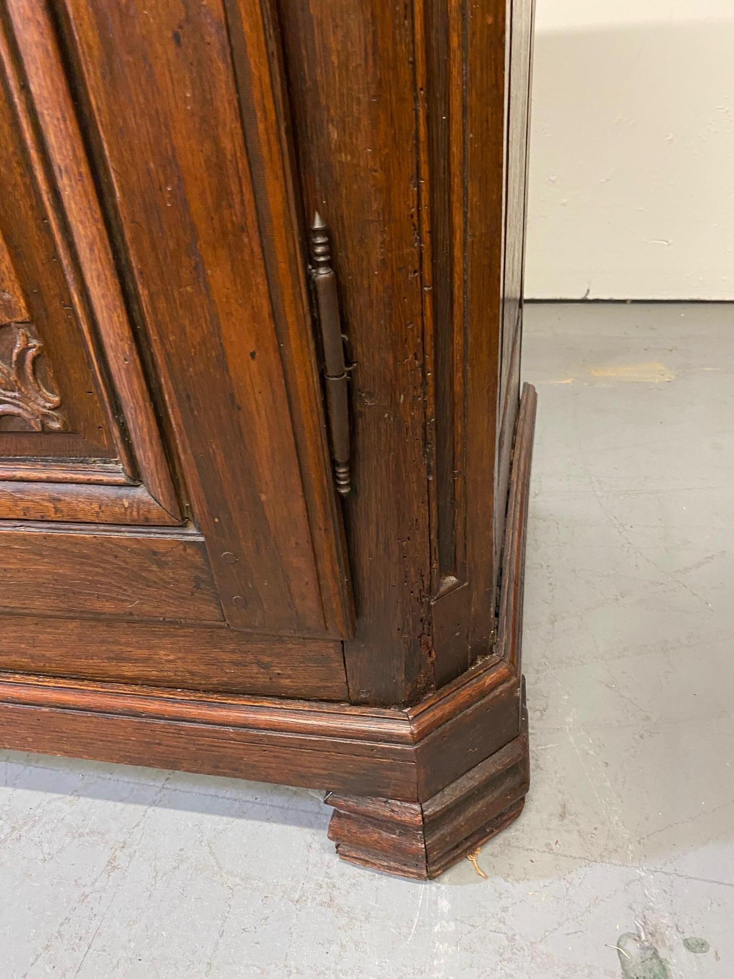 Inizio XIX secolo Credenza francese a 3 porte del XIX secolo in vendita