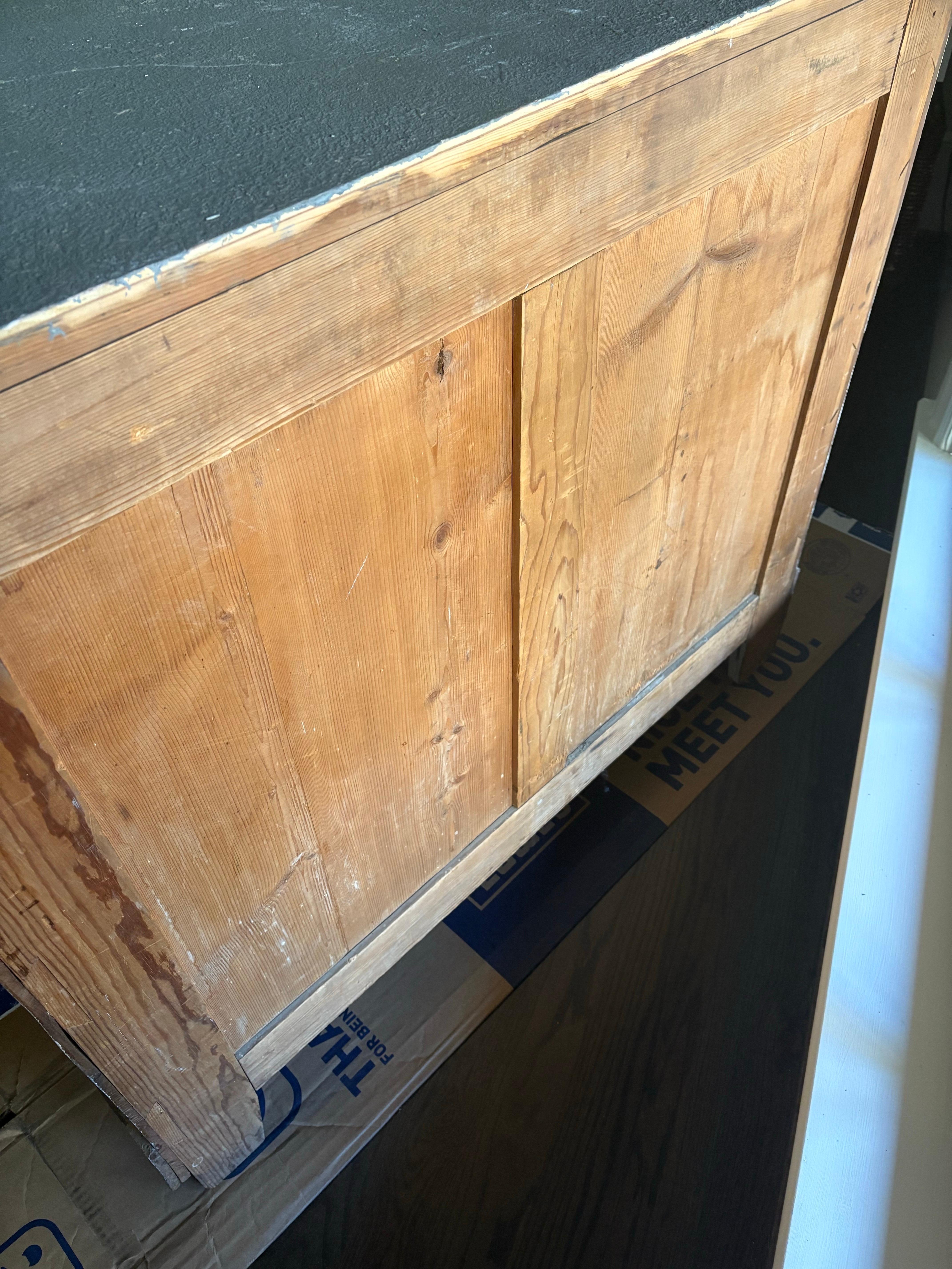 Stile provenzale Cassettone francese a 4 cassetti dipinto del XIX secolo in vendita