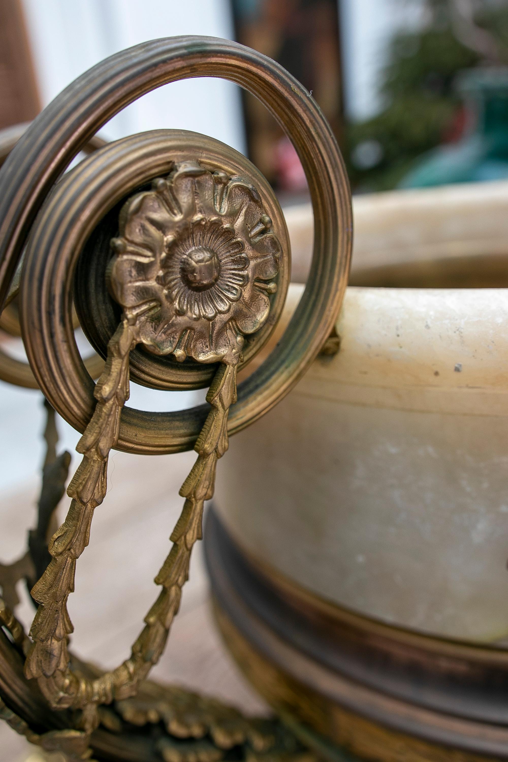 19th Century French Alabaster and Bronze Cup in vendita 7