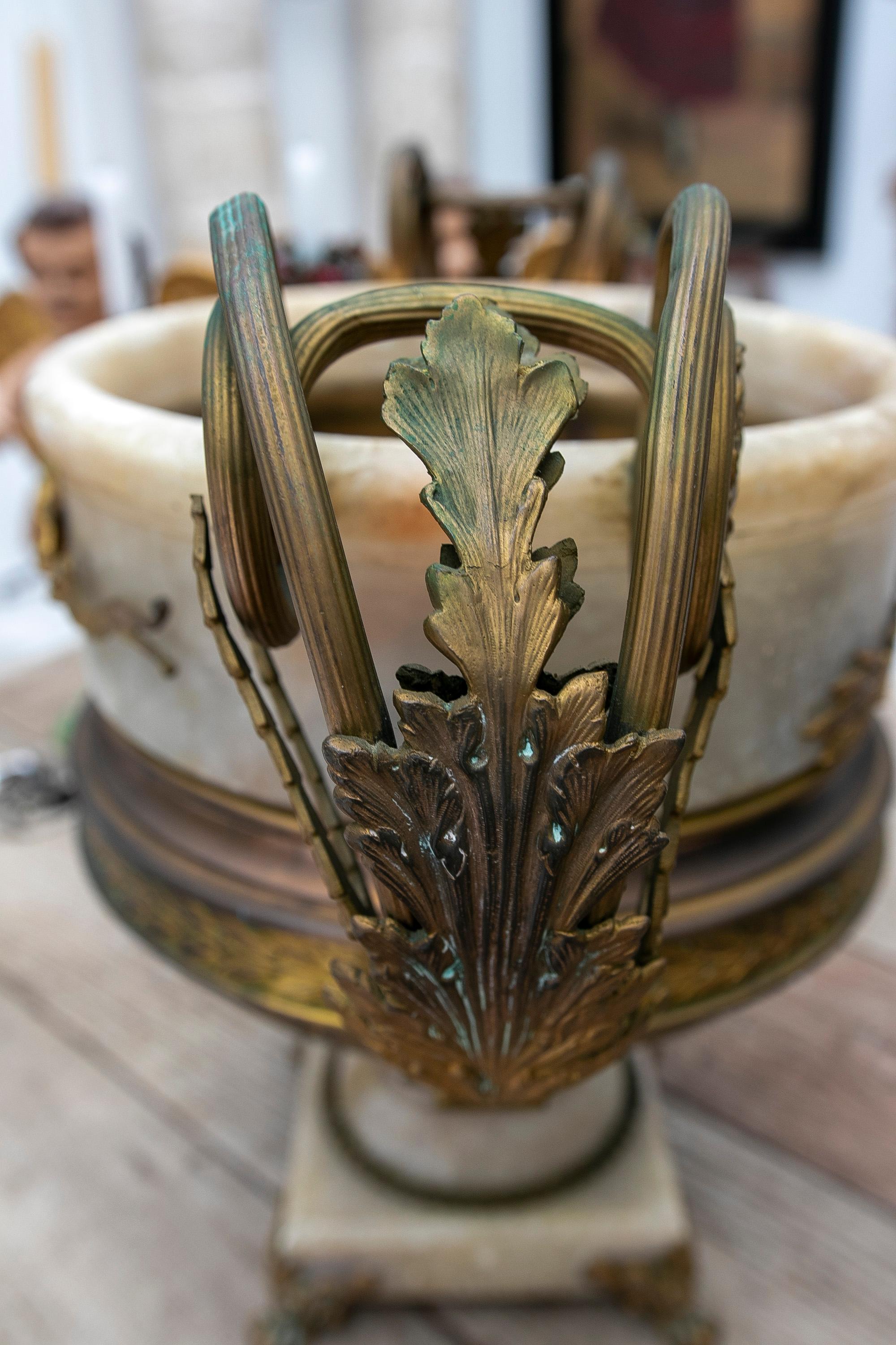 19th Century French Alabaster and Bronze Cup in vendita 13