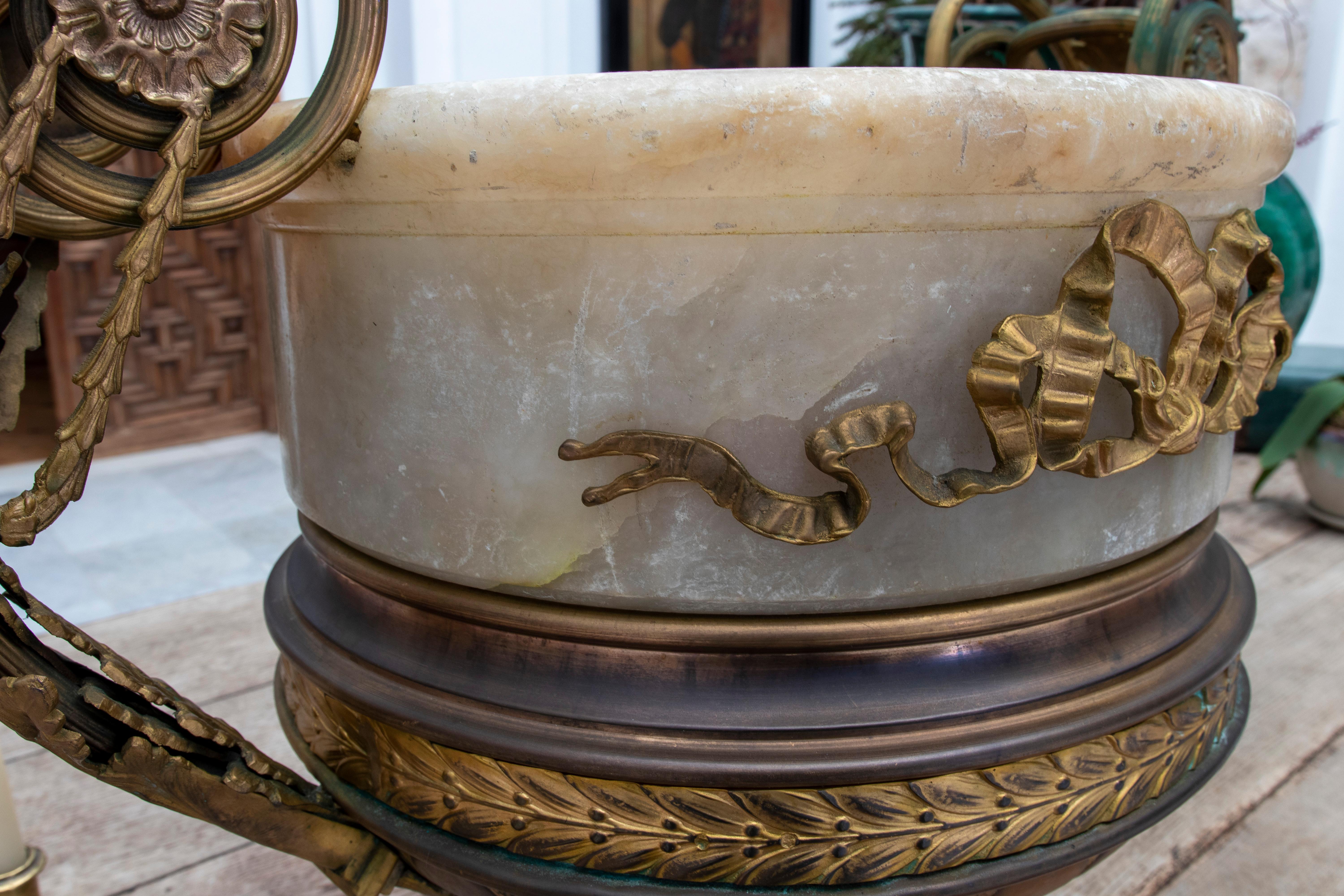 Französischer Alabaster- und Bronzebecher aus dem 19. Jahrhundert im Angebot 2