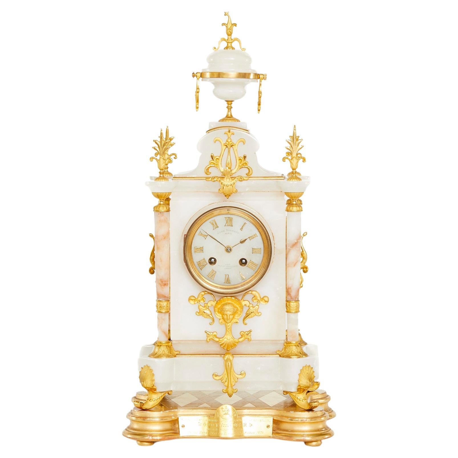 Pendule de cheminée française du 19ème siècle en albâtre/or doré