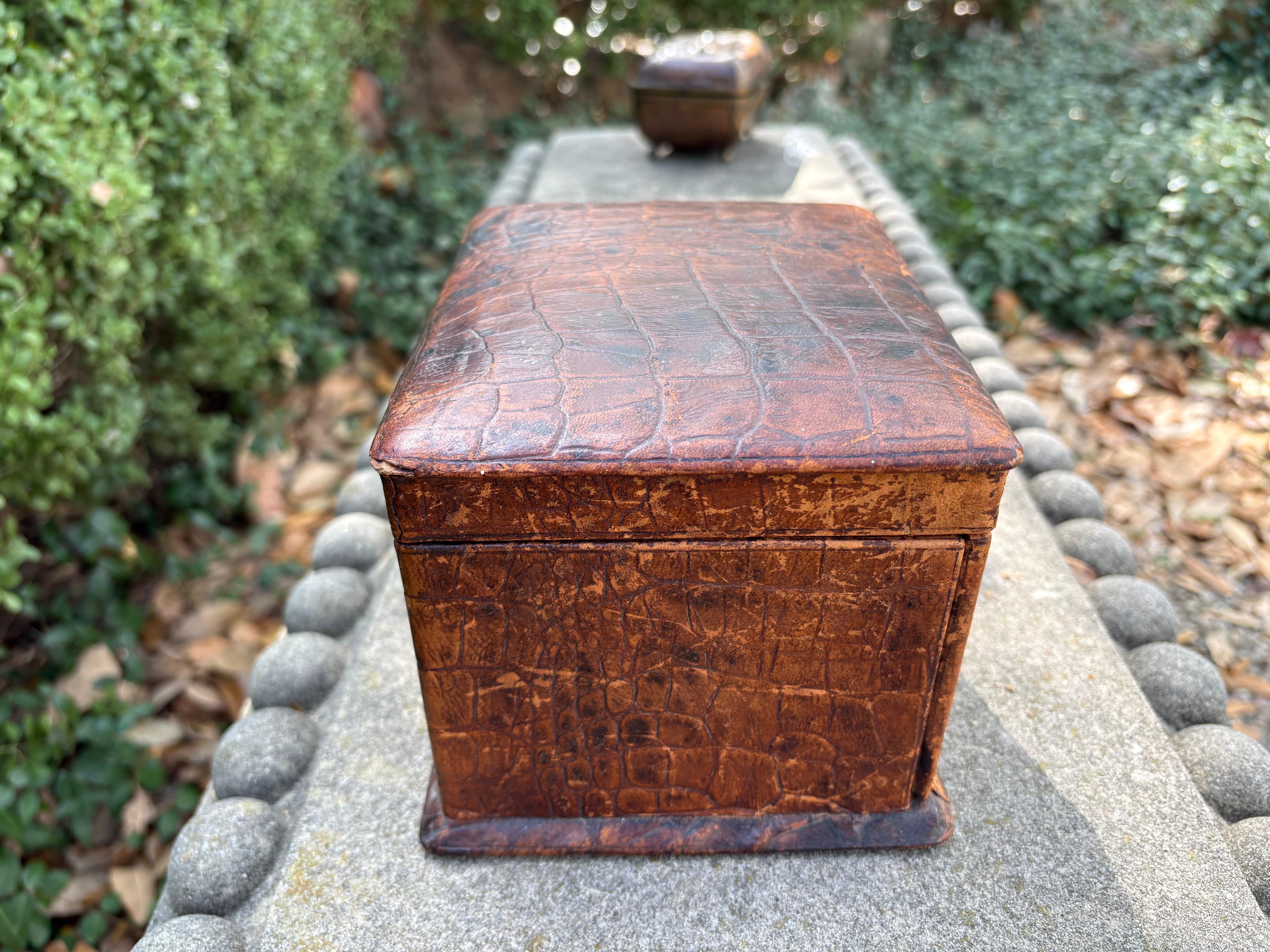 Belle Époque Scatola da viaggio in alligatore francese del XIX secolo in vendita