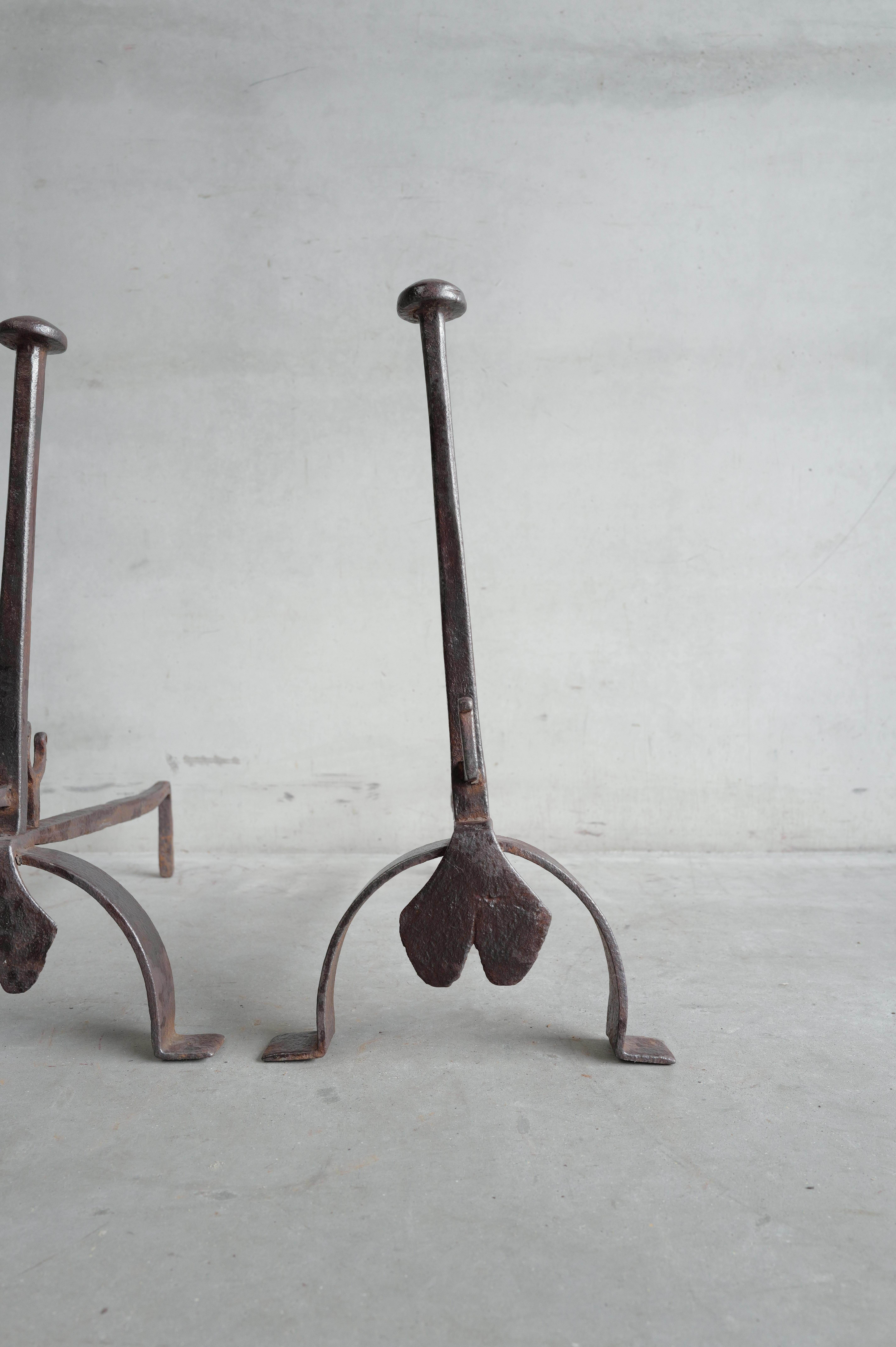 set di candelabri francesi a testa di spillo del XIX secolo (1875) in ghisa nera. 