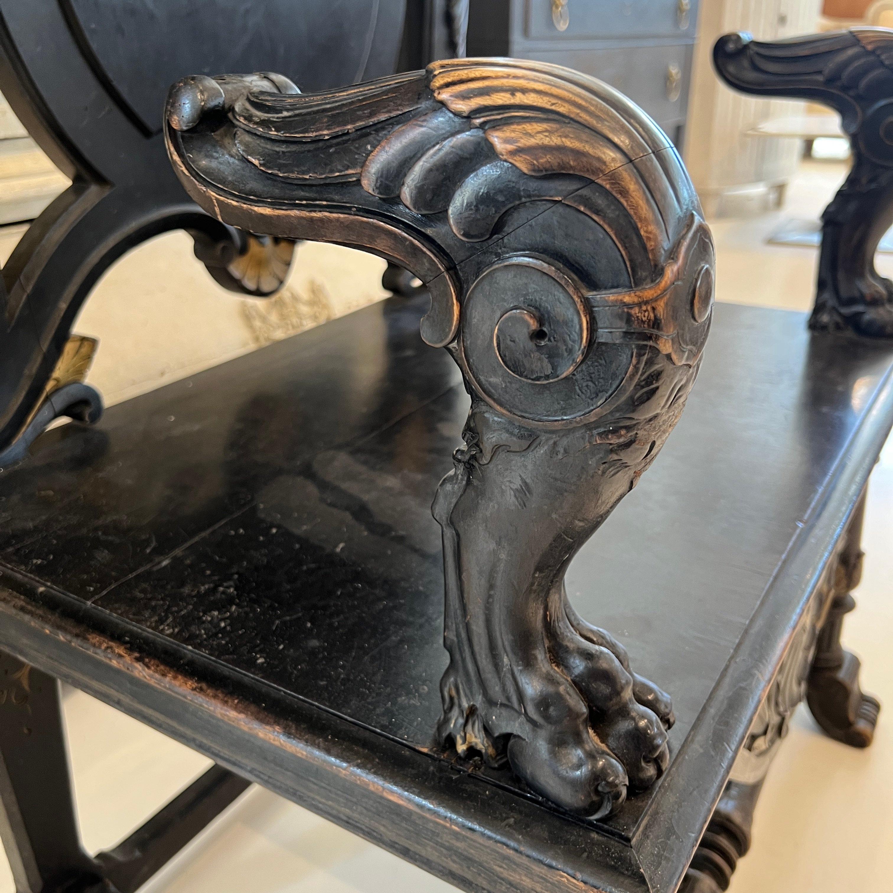 Silla de trono negra antigua francesa del siglo XIX procedente de París en venta 2