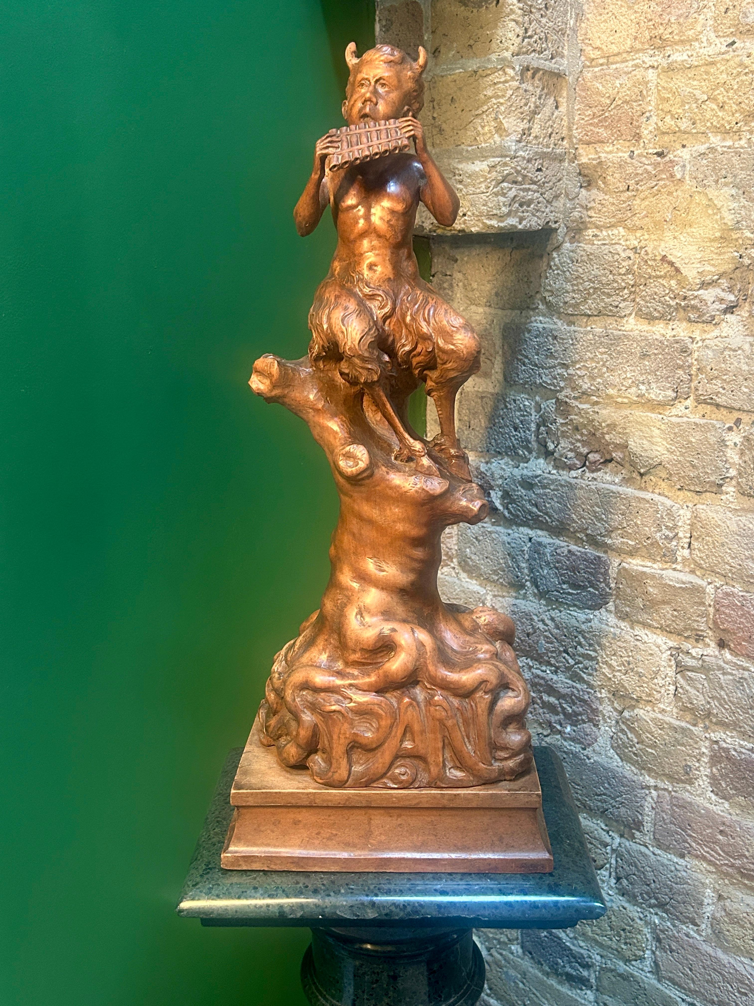 Néo-gothique Sculpture en Wood Wood antique français du 19ème siècle représentant le dieu grec Pan (Satyre) en vente