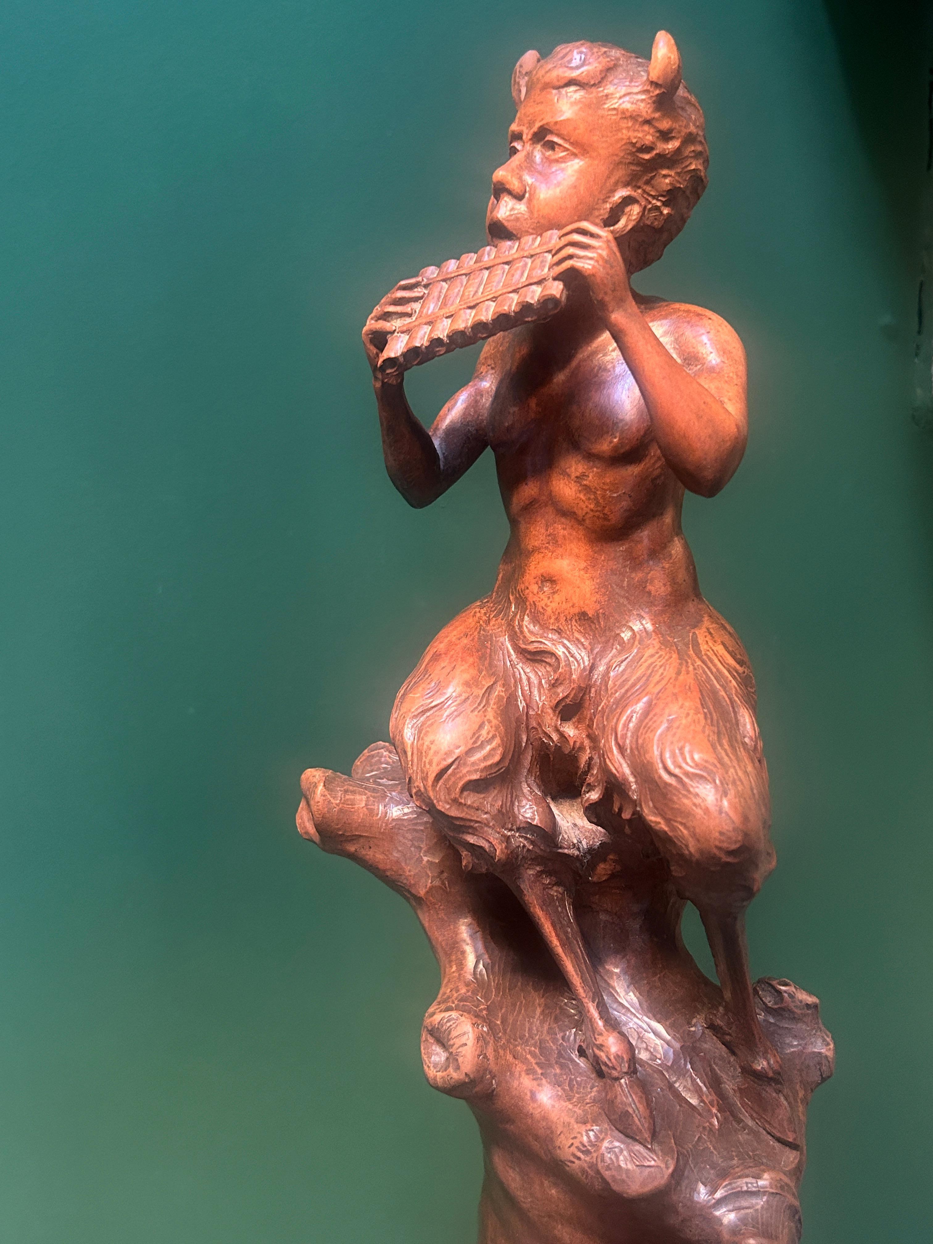 Français Sculpture en Wood Wood antique français du 19ème siècle représentant le dieu grec Pan (Satyre) en vente