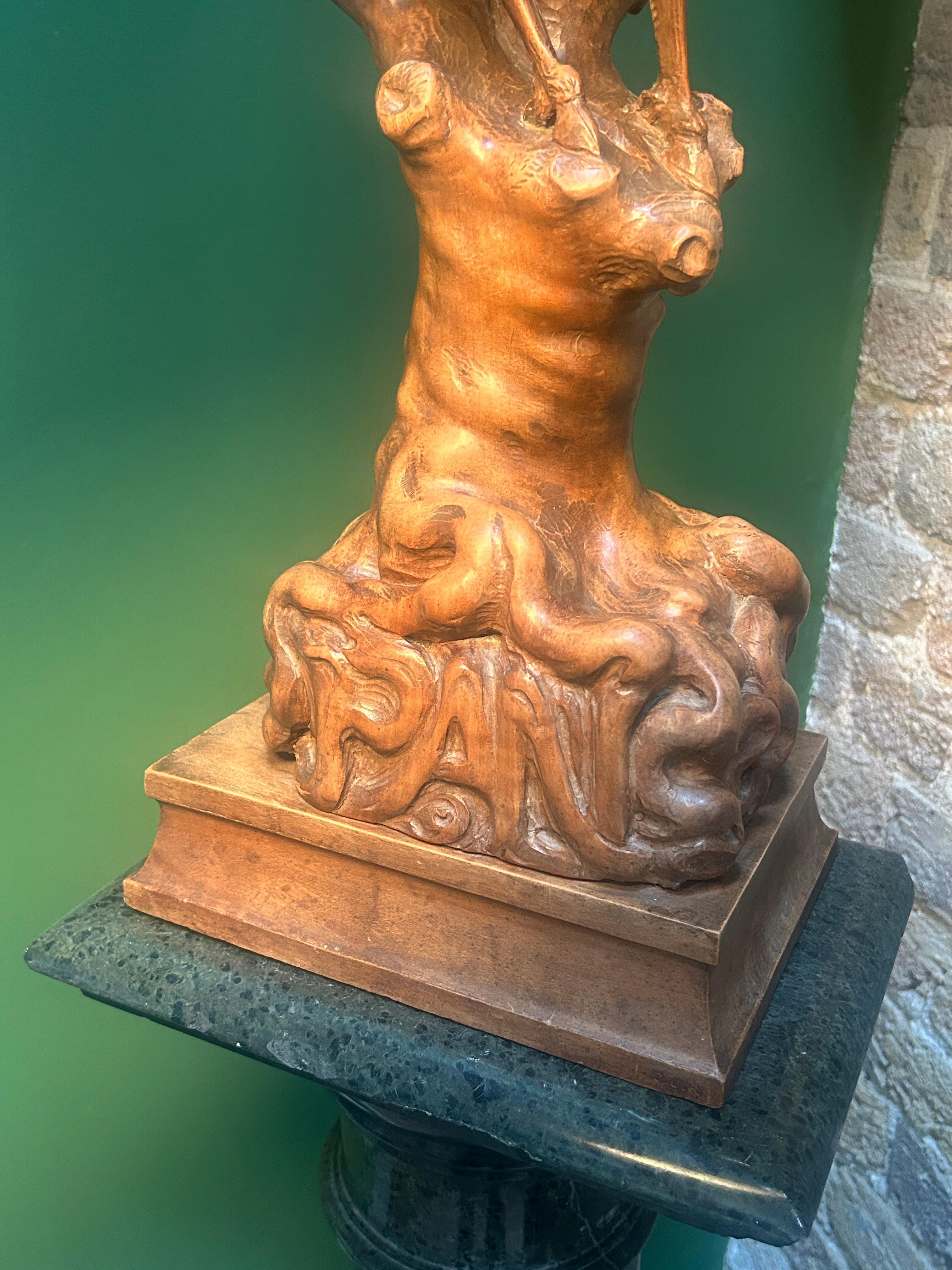 XIXe siècle Sculpture en Wood Wood antique français du 19ème siècle représentant le dieu grec Pan (Satyre) en vente