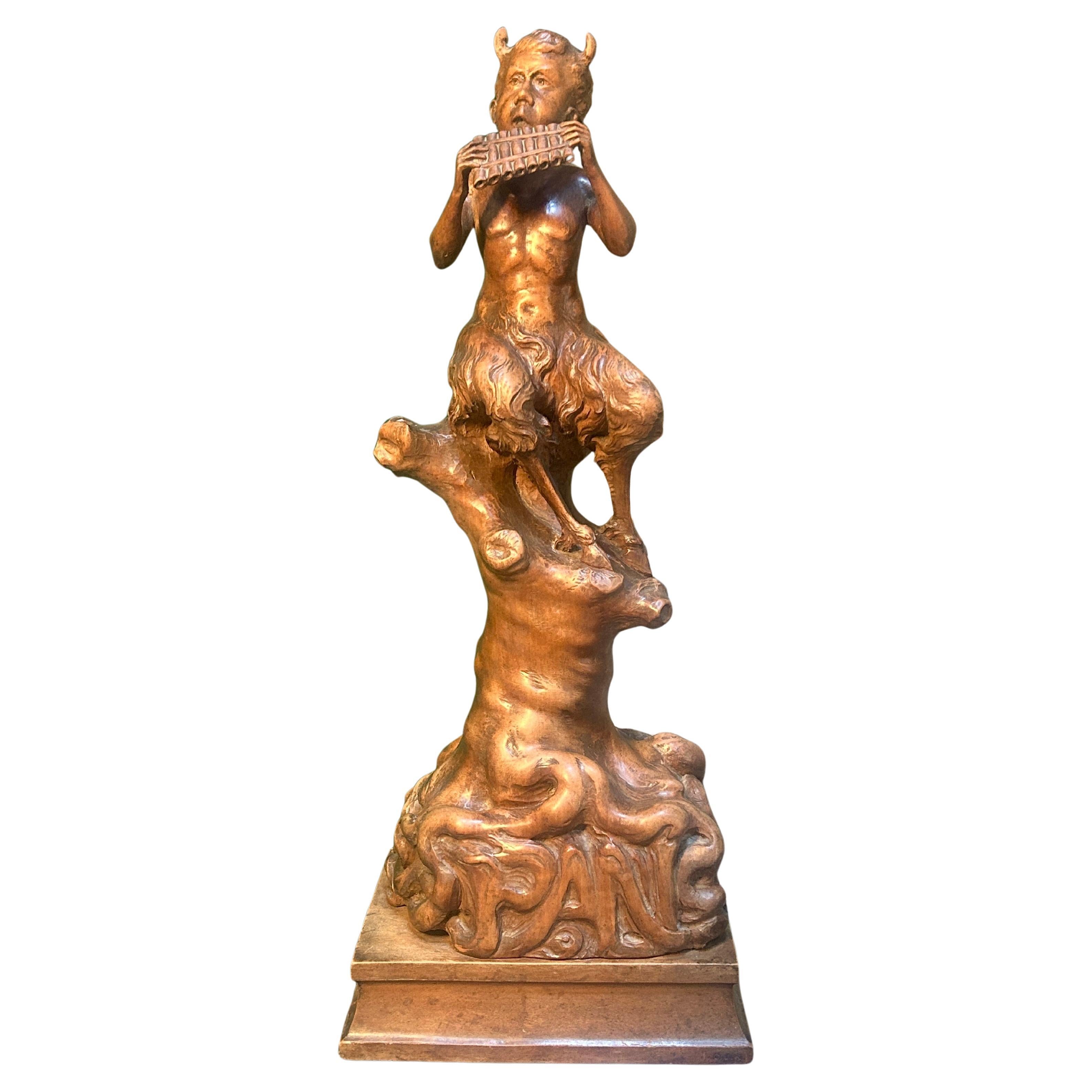 Sculpture en Wood Wood antique français du 19ème siècle représentant le dieu grec Pan (Satyre) en vente