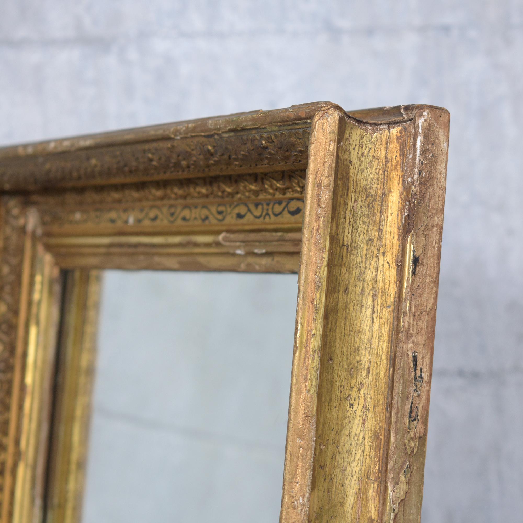 Französischer Antique Mirror aus dem 19. Jahrhundert: Restaurierte Eleganz mit wasservergoldeter Oberfläche (Napoleon III.) im Angebot