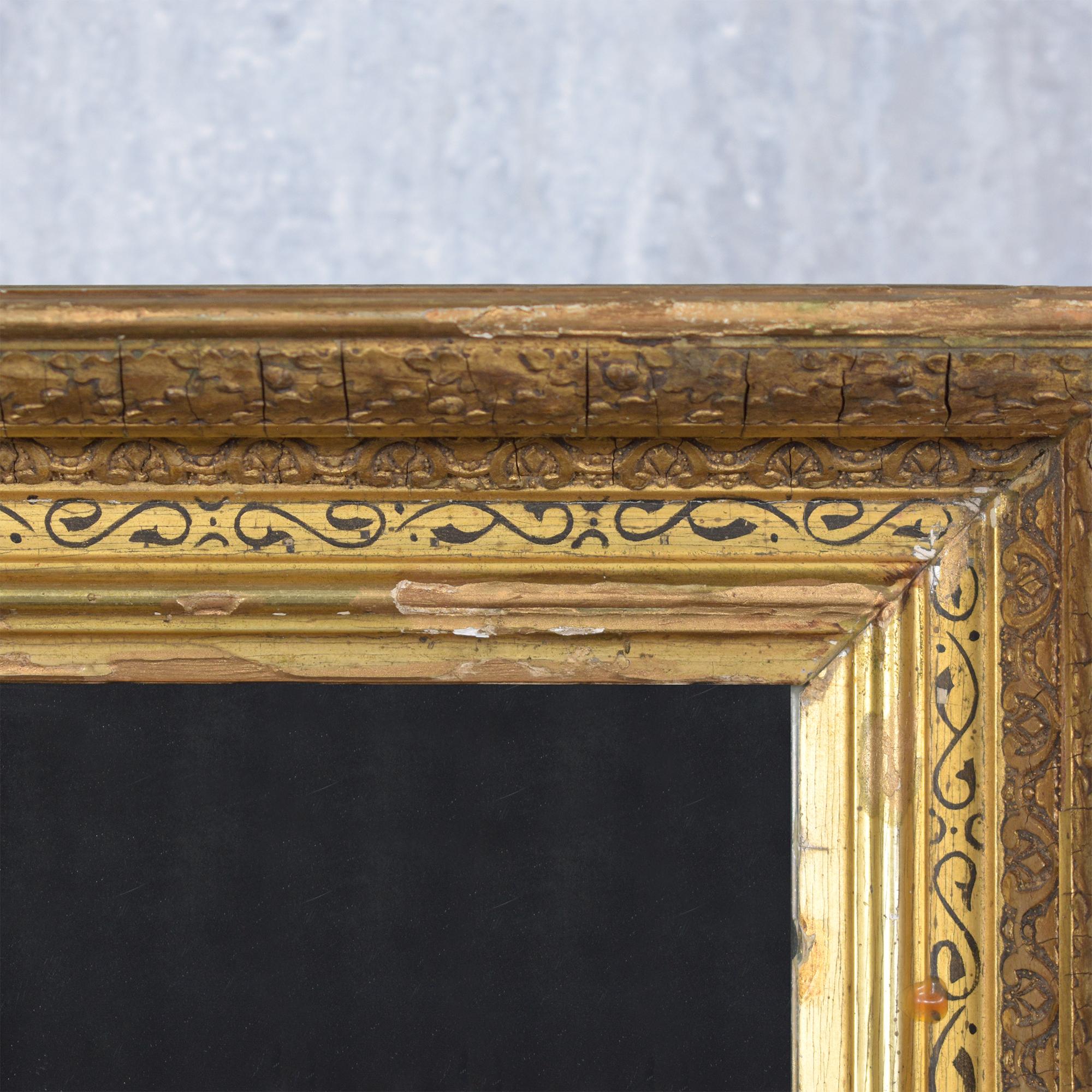 Französischer Antique Mirror aus dem 19. Jahrhundert: Restaurierte Eleganz mit wasservergoldeter Oberfläche (Spiegel) im Angebot