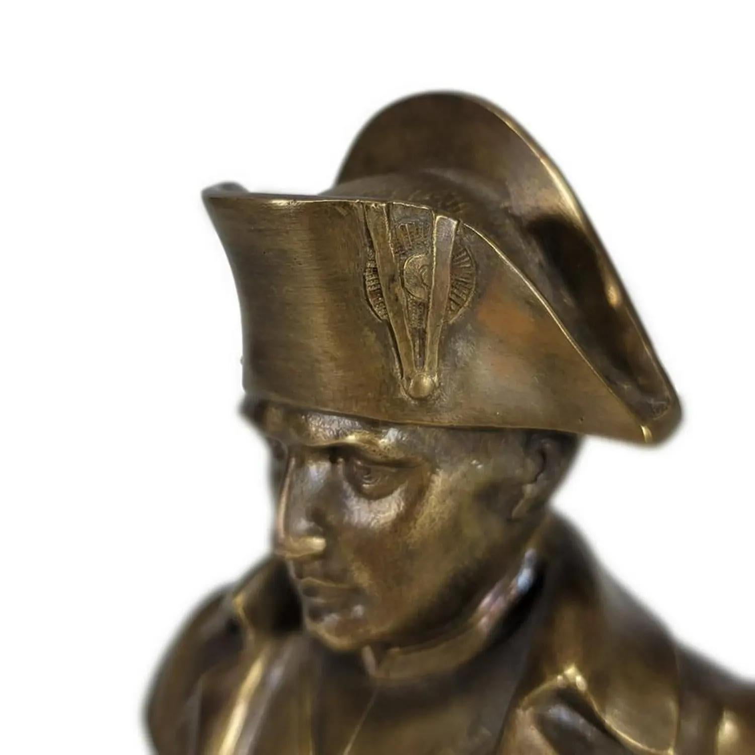 A 19th century, gold antique French bust of Napoleon Bonaparte made of hand crafted bronze and marble, in good condition. The detailed Parisian décor piece represents the First French Empire time period, era also known as Napoleonic France. Wear
