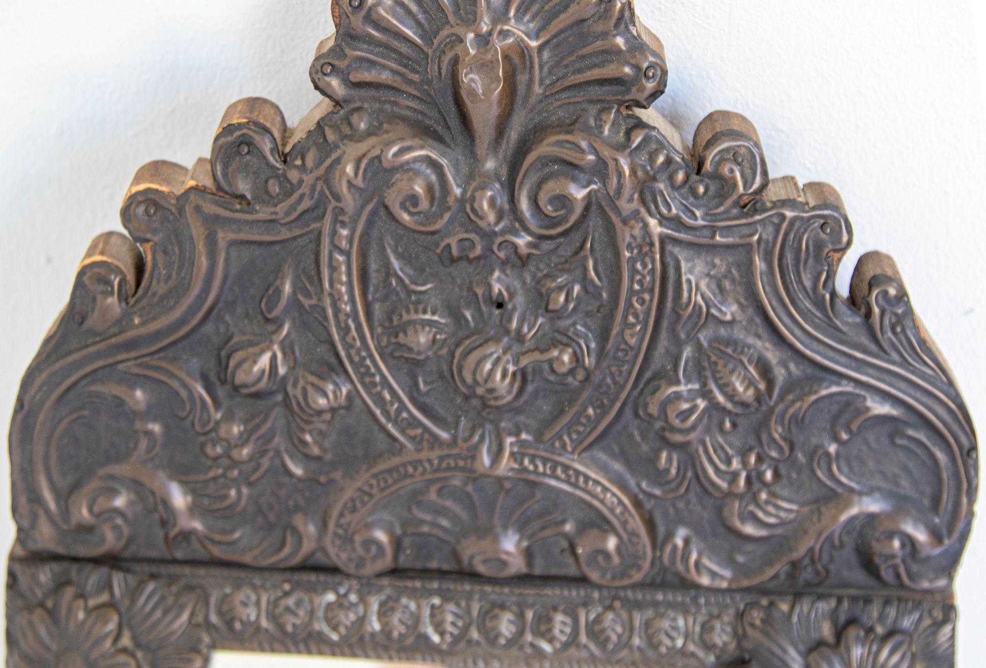 Martelé Miroirs muraux en métal repoussé Napoléon III du 19ème siècle français Antique Set of 3 en vente