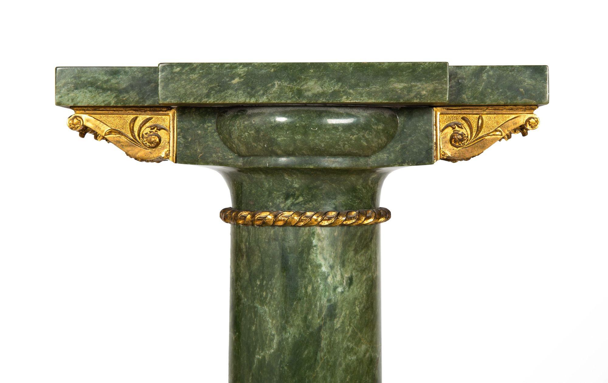 19th Century French Antique Neoclassical Green Marble Pedestal Column For Sale 3