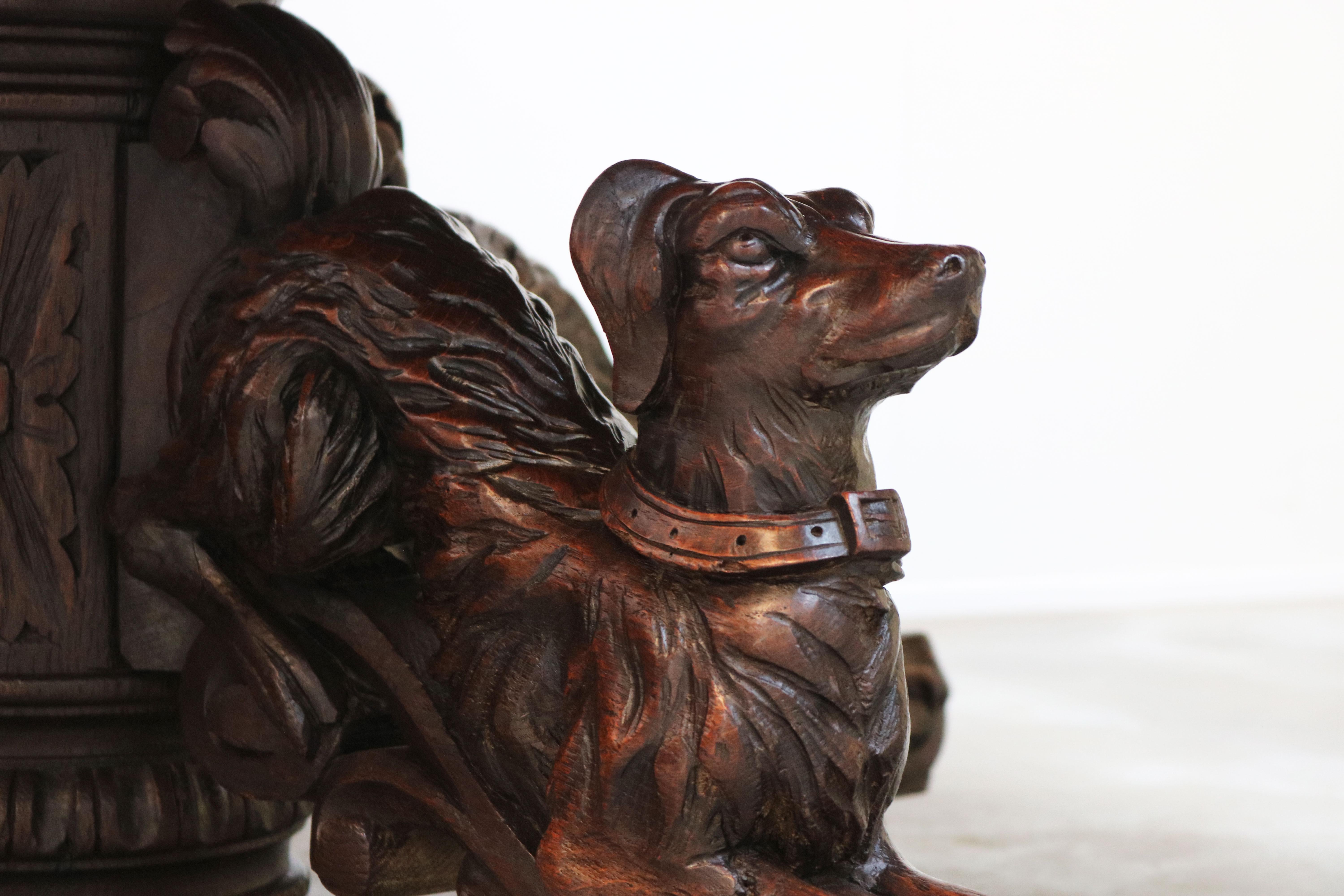 Stunning 19th century French antique hunting table / beast table in black forest style, large oval model. 
Amazing model displaying 2 hounds & 2 foxes. 
Made from European oak with exquisite craftsmanship, the craftsmanship of the carvings is