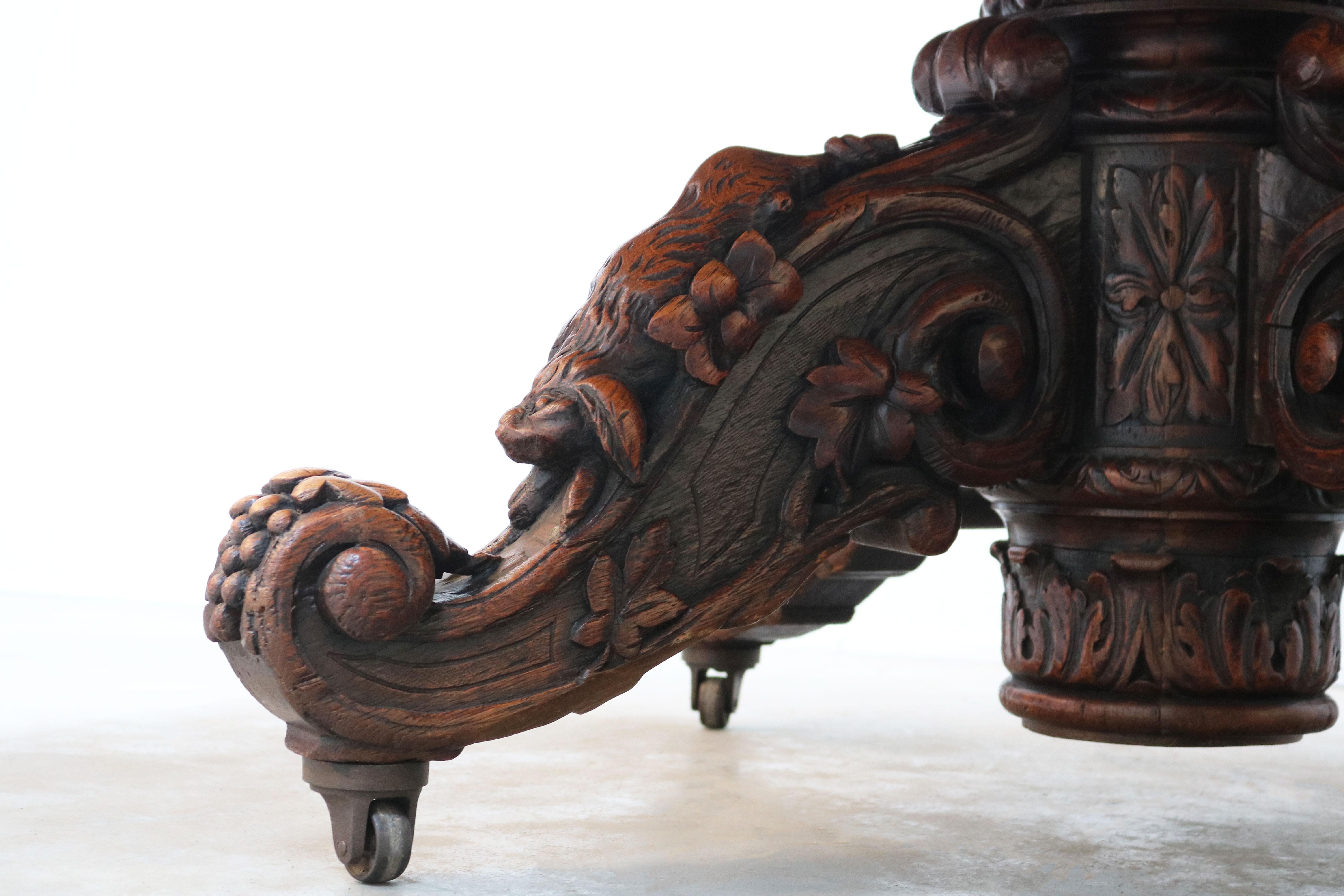 19th Century French Antique Oak Oval Dining Hunt Table Black Forest Hunt Trophy For Sale 5