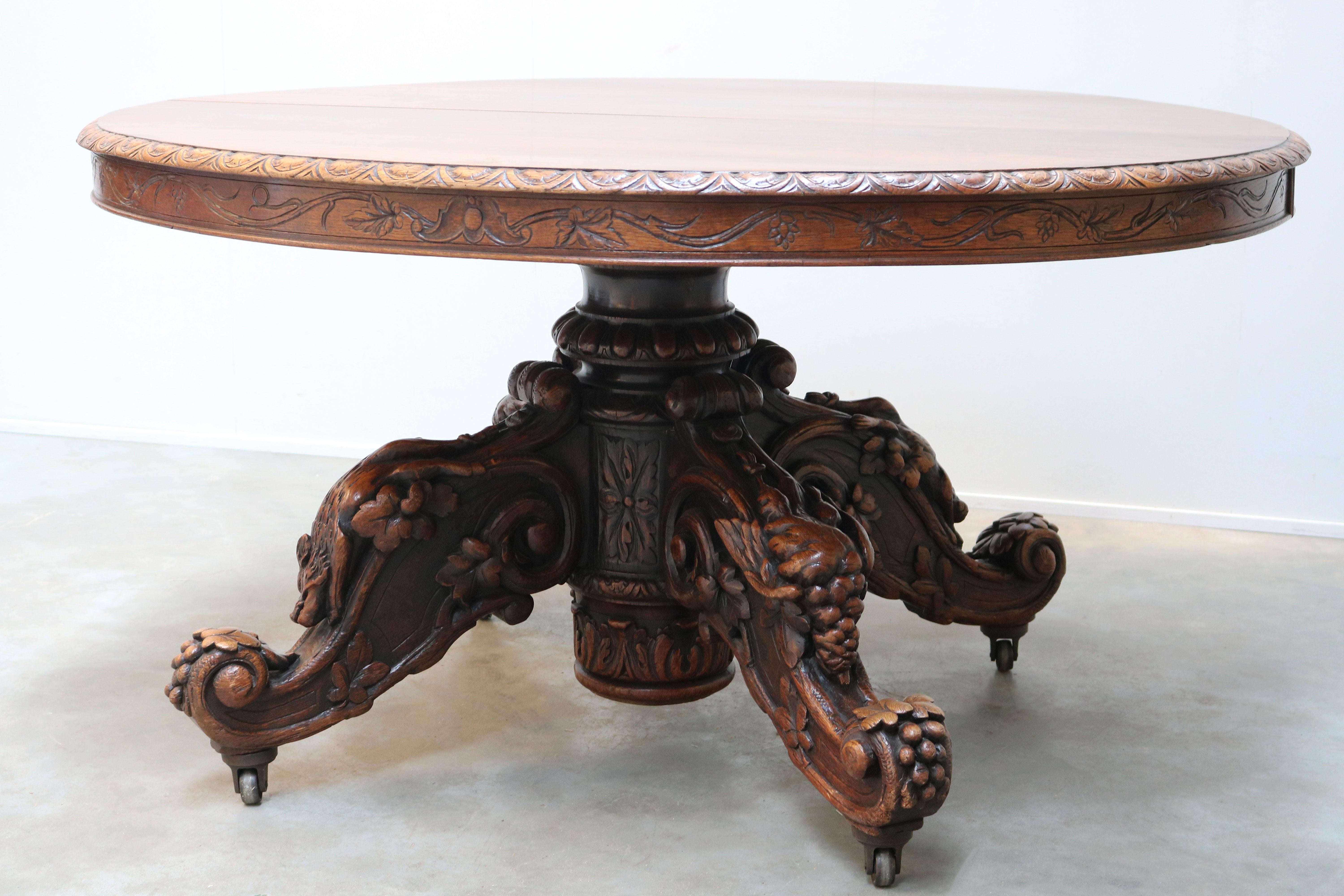 Renaissance Revival 19th Century French Antique Oak Oval Dining Hunt Table Black Forest Hunt Trophy For Sale