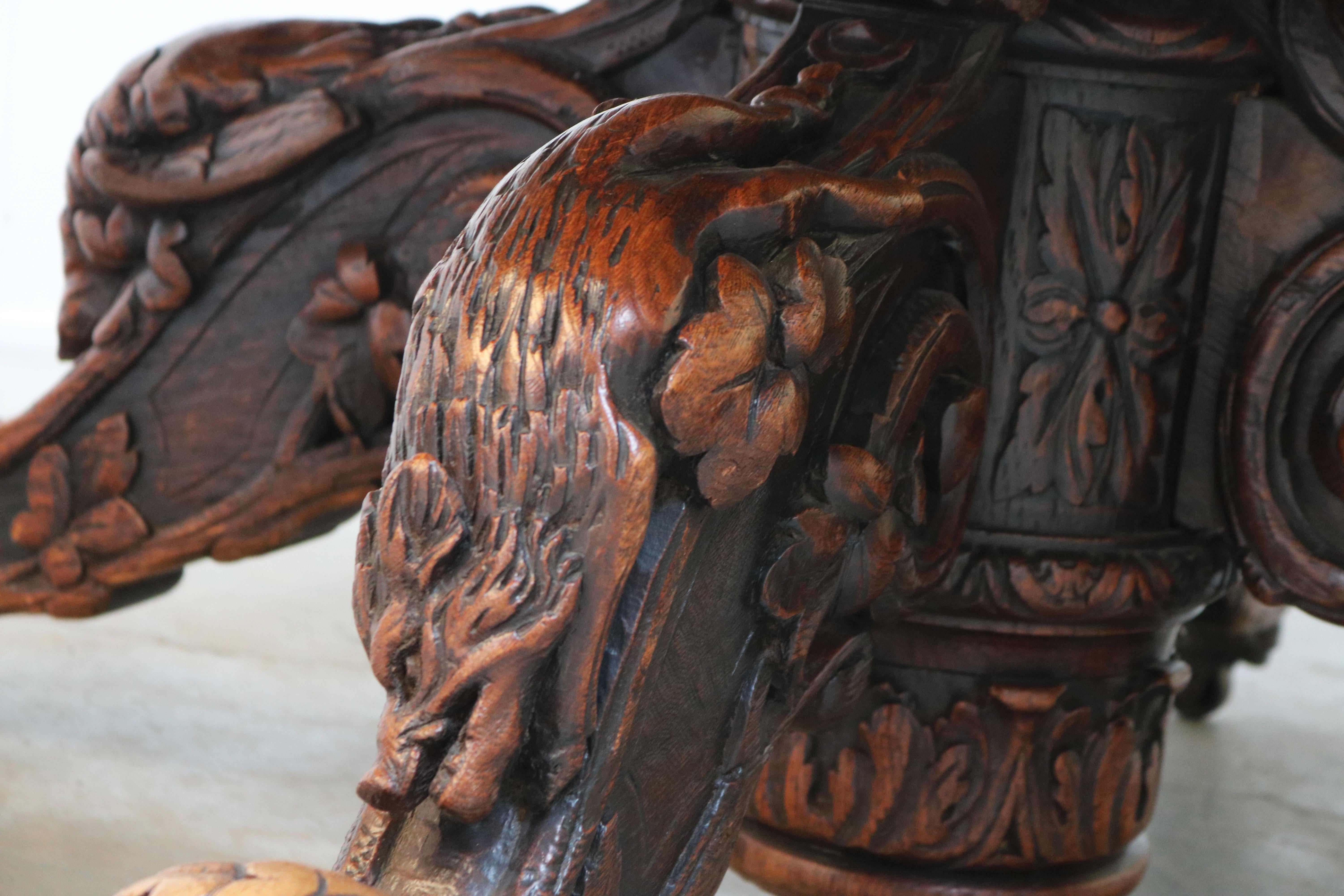 Chêne Table de chasse ovale en chêne ancien du 19ème siècle français Trophée de chasse Black Forest en vente