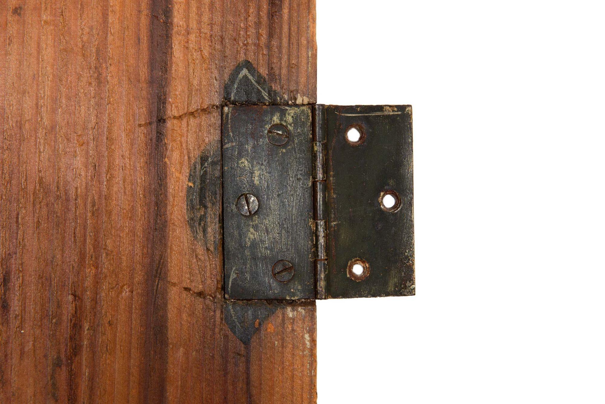Portes anciennes en pin frotté décorées en trompe l'Oeil du 19e siècle français en vente 2