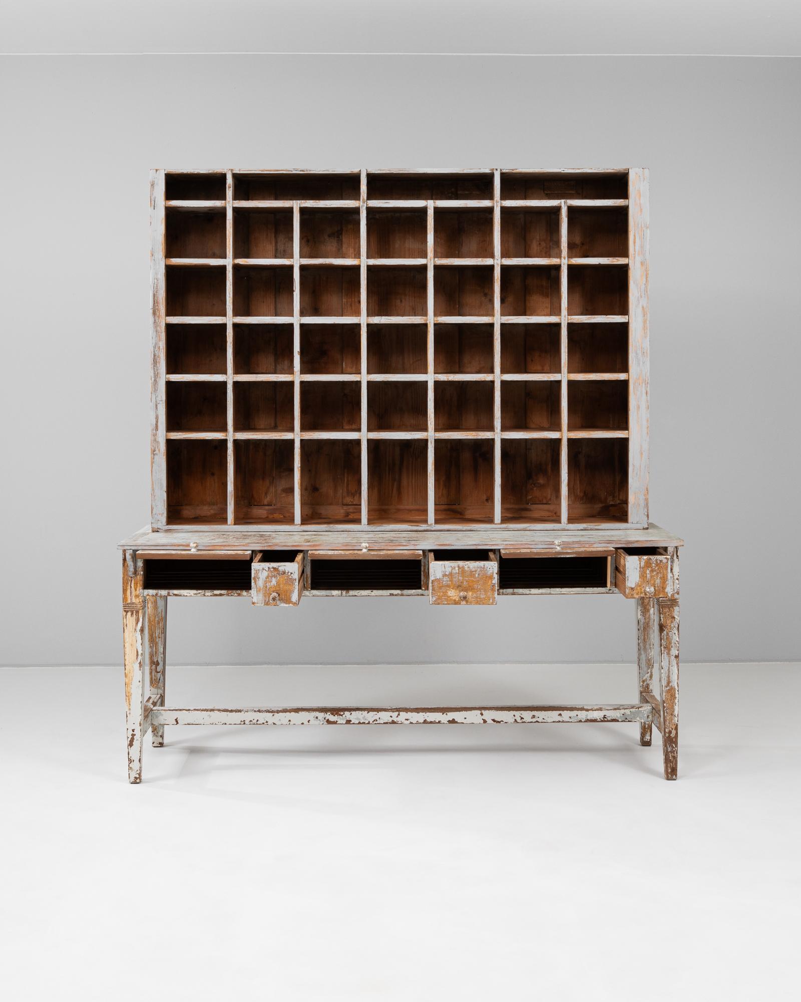 Francese 19th Century French Apothecary Cabinet in vendita