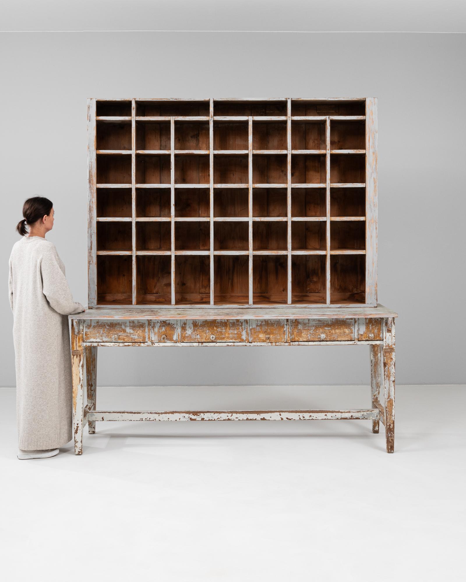 19th Century French Apothecary Cabinet In condizioni buone in vendita a High Point, NC