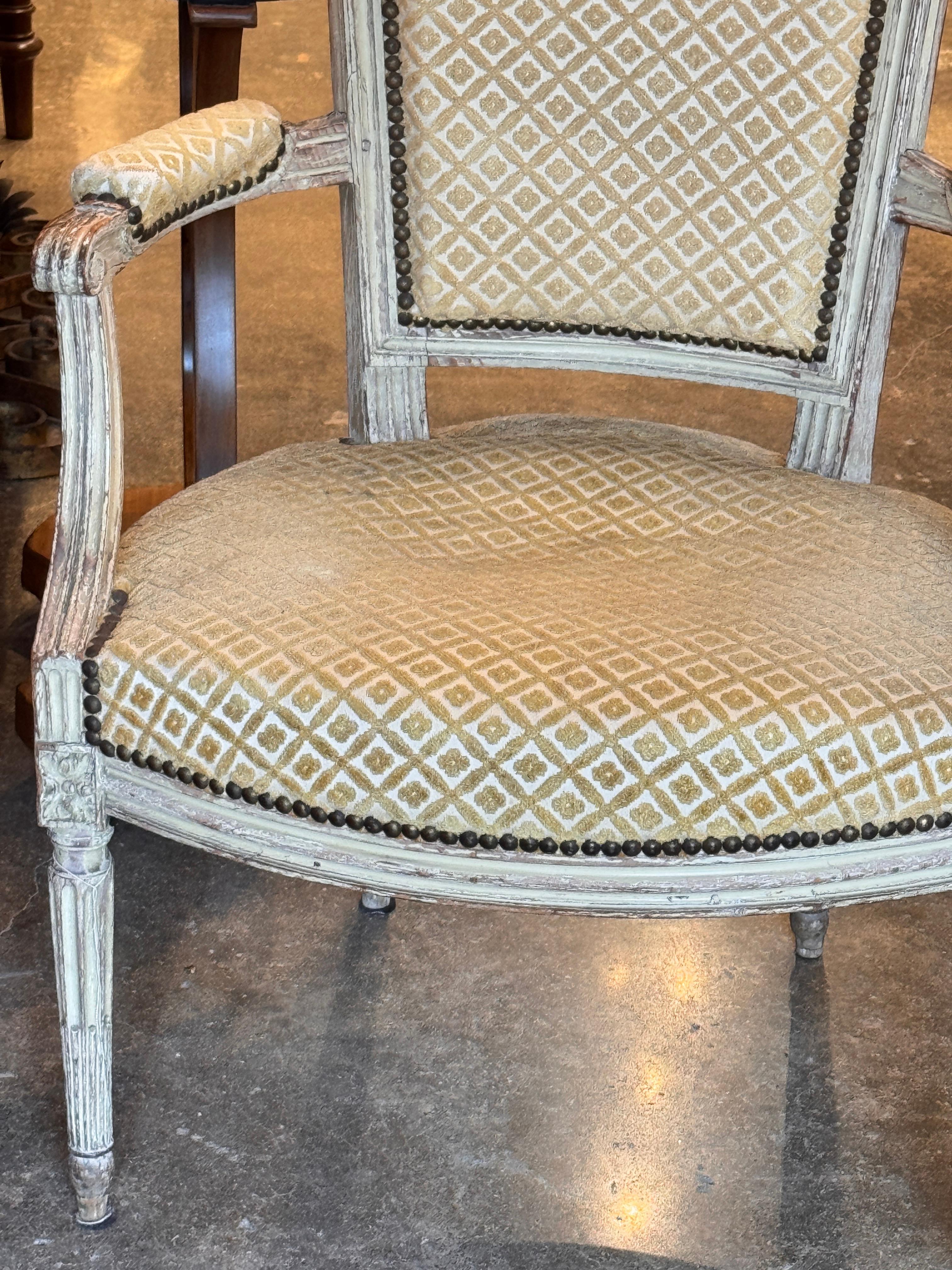 Sillones Franceses Del Siglo XIX Con Marcos Tallados Y Pintados Tapicería en venta
