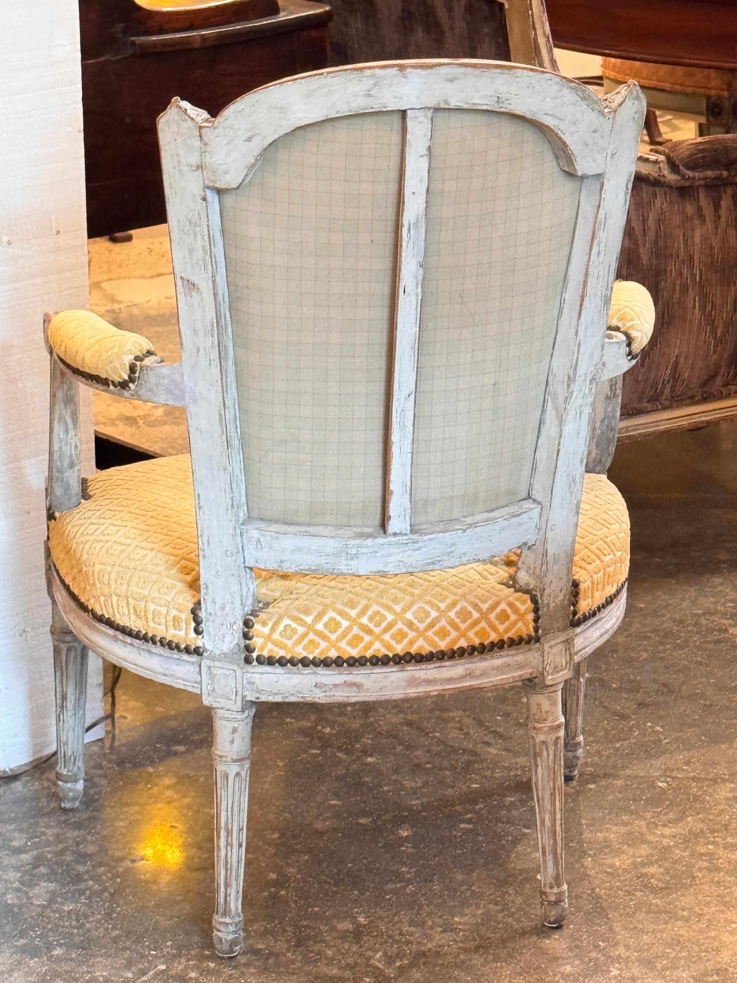 Sillones Franceses Del Siglo XIX Con Marcos Tallados Y Pintados en venta 3
