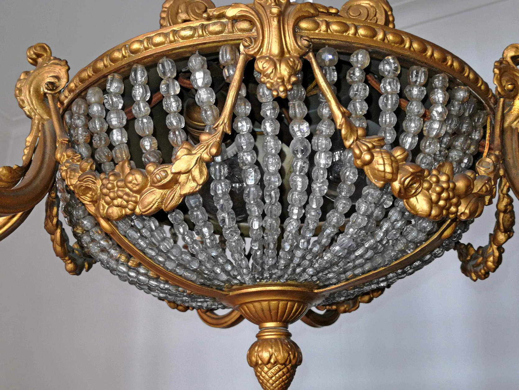 Lustre Empire français Art Nouveau du 19ème siècle en forme de cariatides, bronze doré et perles en vente 3