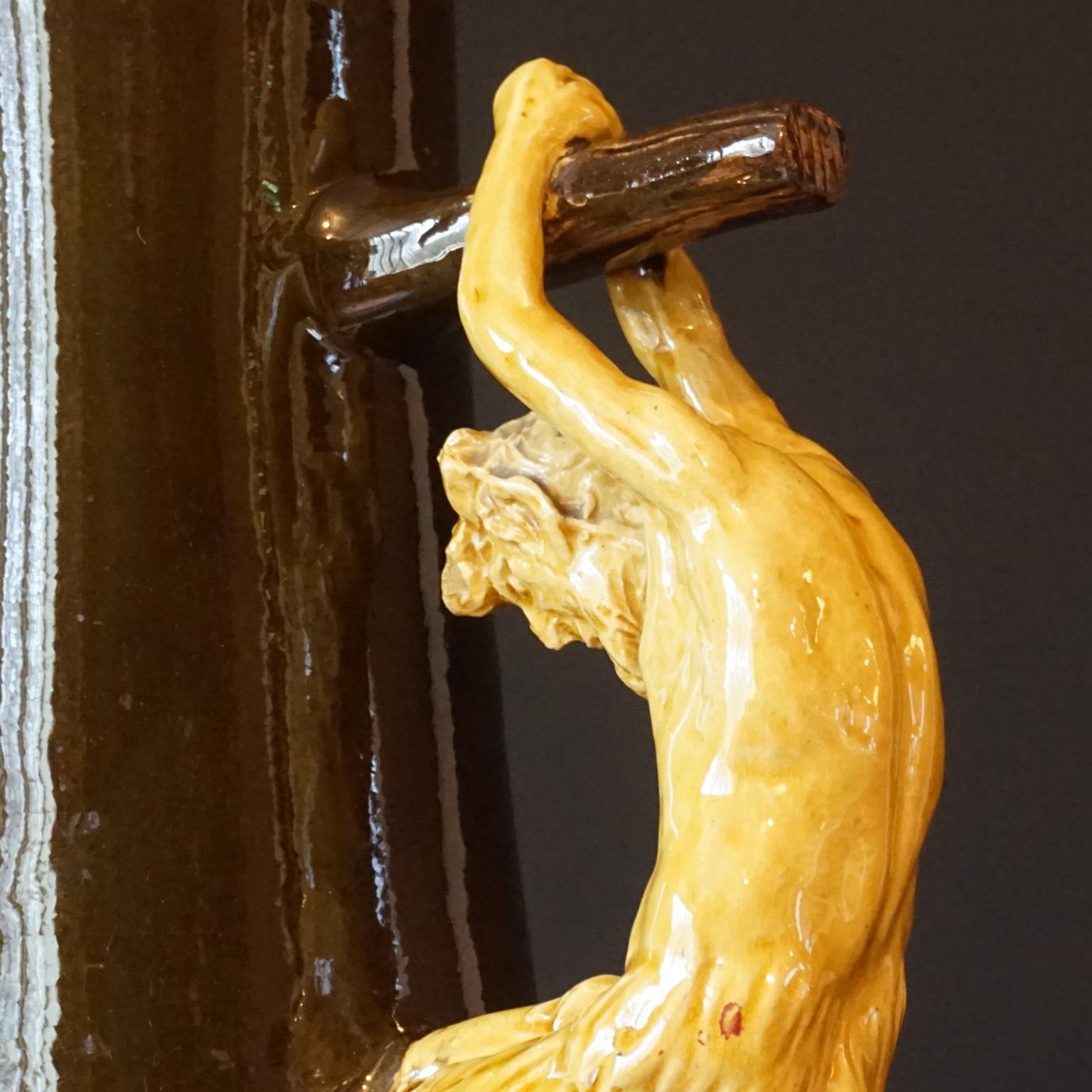 Französischer Jugendstil-Zürfelkrug aus Steingut mit Satyrgriff aus dem 19. Jahrhundert im Angebot 8
