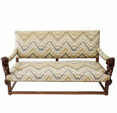 Settee Atlas française du 19ème siècle en noyer sculpté et rembourré