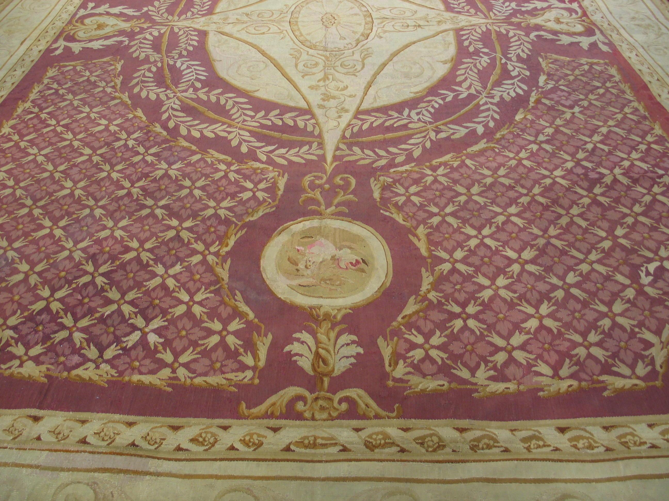 Wool 19th Century French Aubusson Carpet ( 13'4