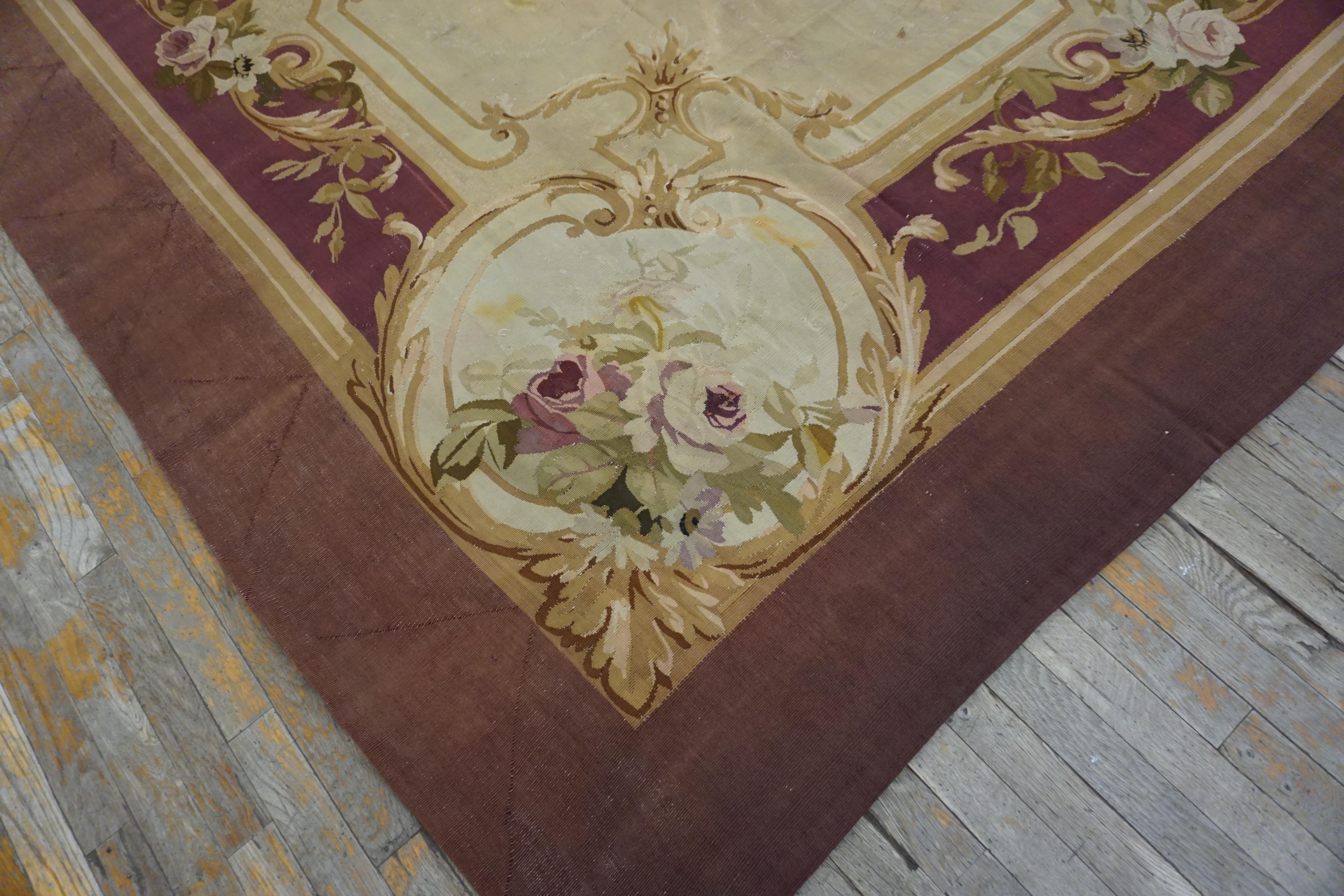 Hand-Woven 19th Century French Aubusson Carpet ( 9'3' x 13' - 282 x 396 ) For Sale