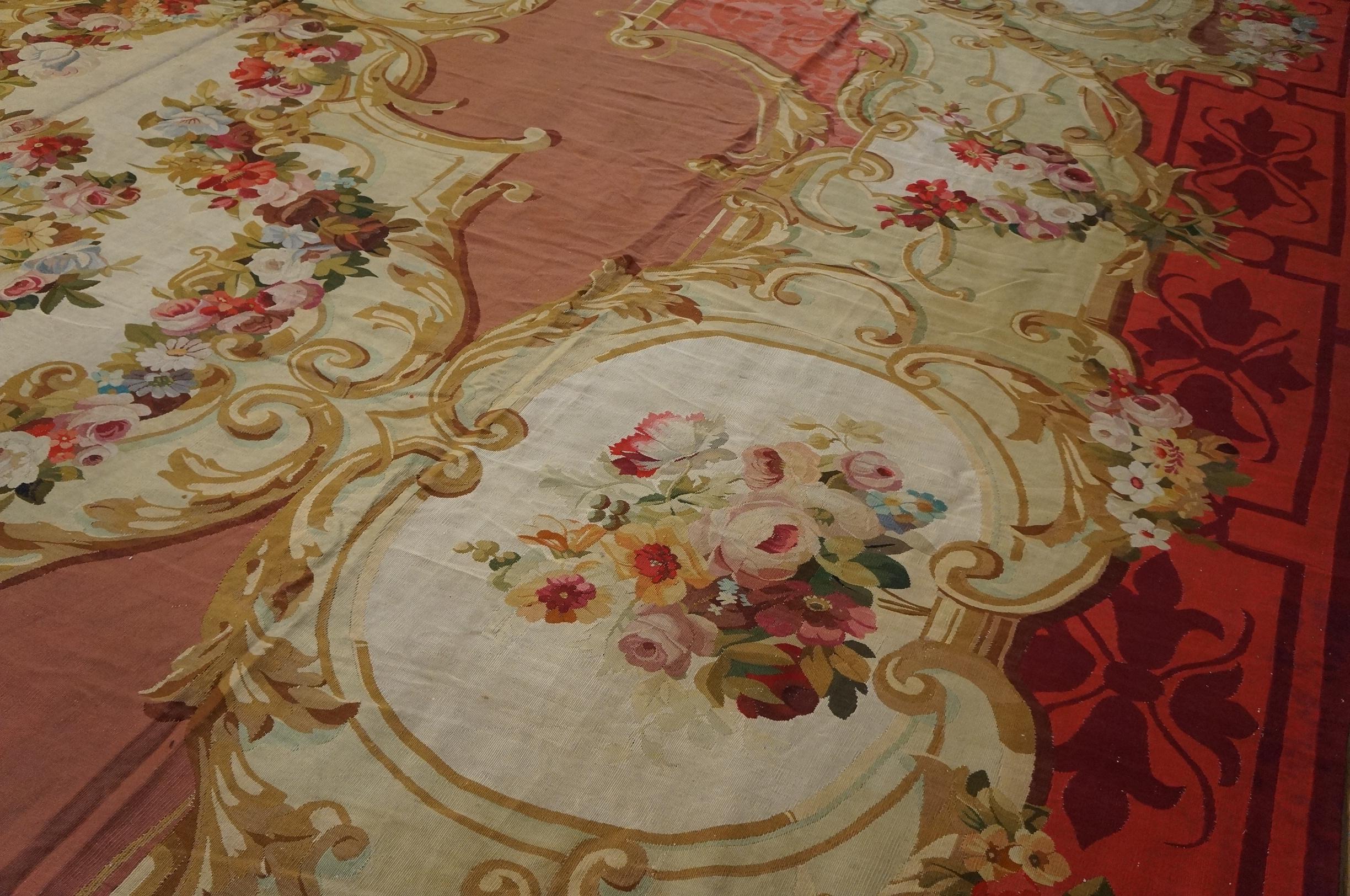 19th Century French Aubusson Carpet Napoleon III Period ( 18' x 27'-548 x 823 ) For Sale 1