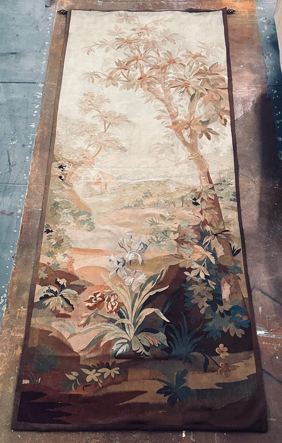 Paire de tapisserie d'Aubusson du 19ème siècle appartenant à Jackie et Jean Autry en vente 6