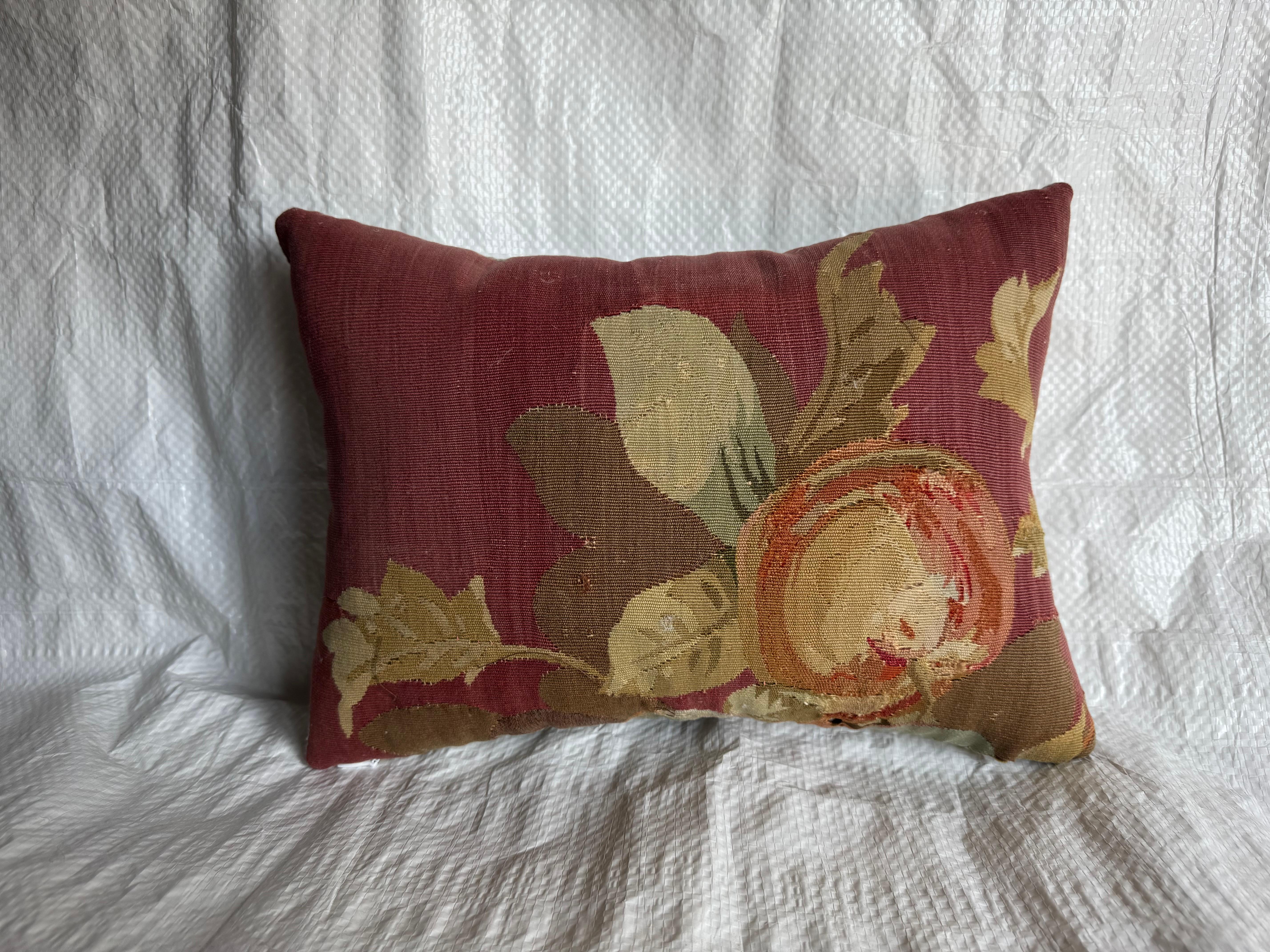 Oreiller en tapisserie d'Aubusson du XIXe siècle, vers 1850 Bon état - En vente à Los Angeles, US