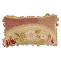 Oreiller en tapisserie d'Aubusson français du 19ème siècle avec fleurs et petits glands