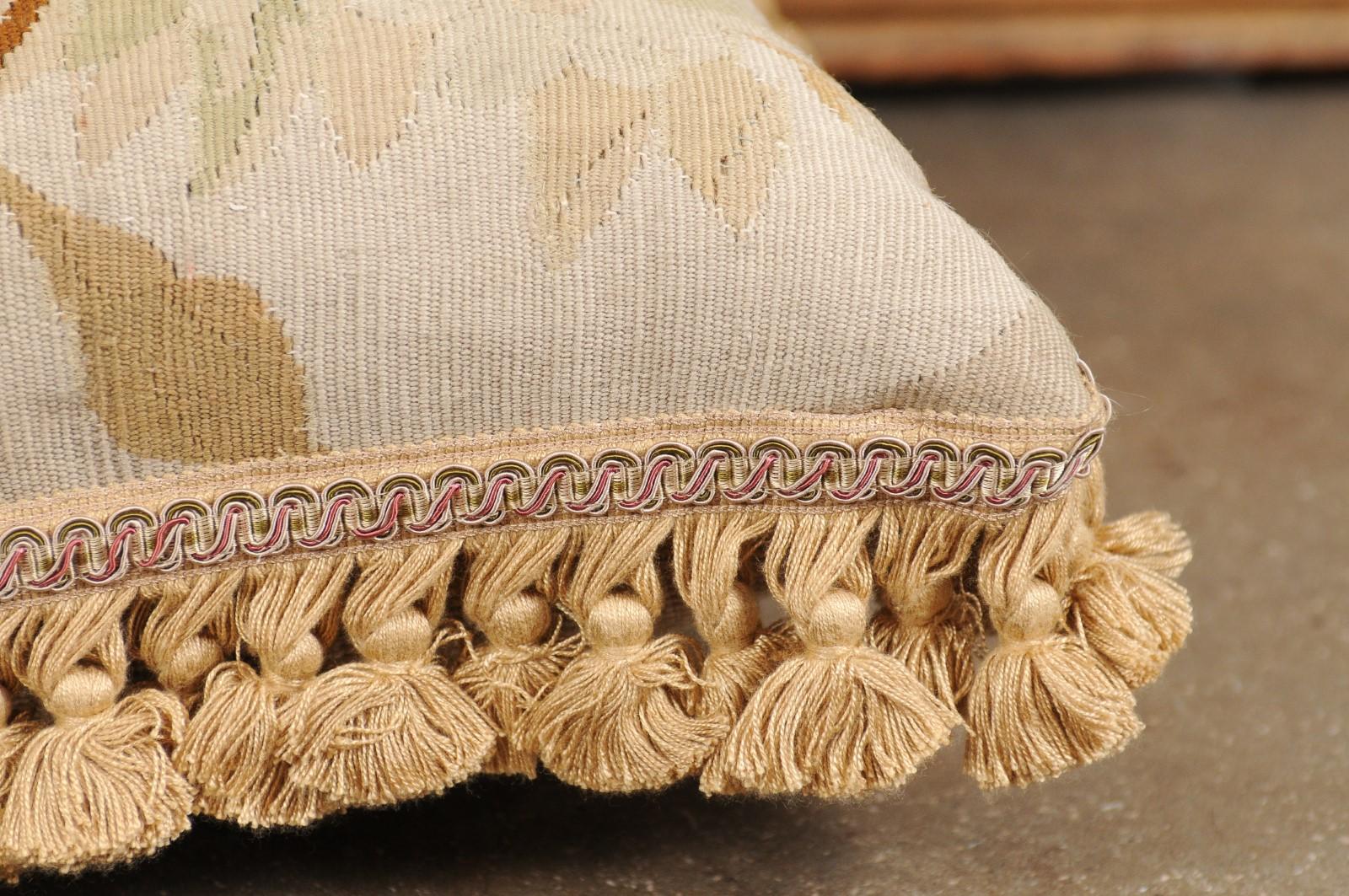 19th Century French Aubusson Woven Tapestry Pillow with Floral Décor and Tassels For Sale 9