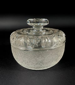 19. Jahrhundert Französisch Baccarat Credited Hand-Cut Crystal Centerpiece