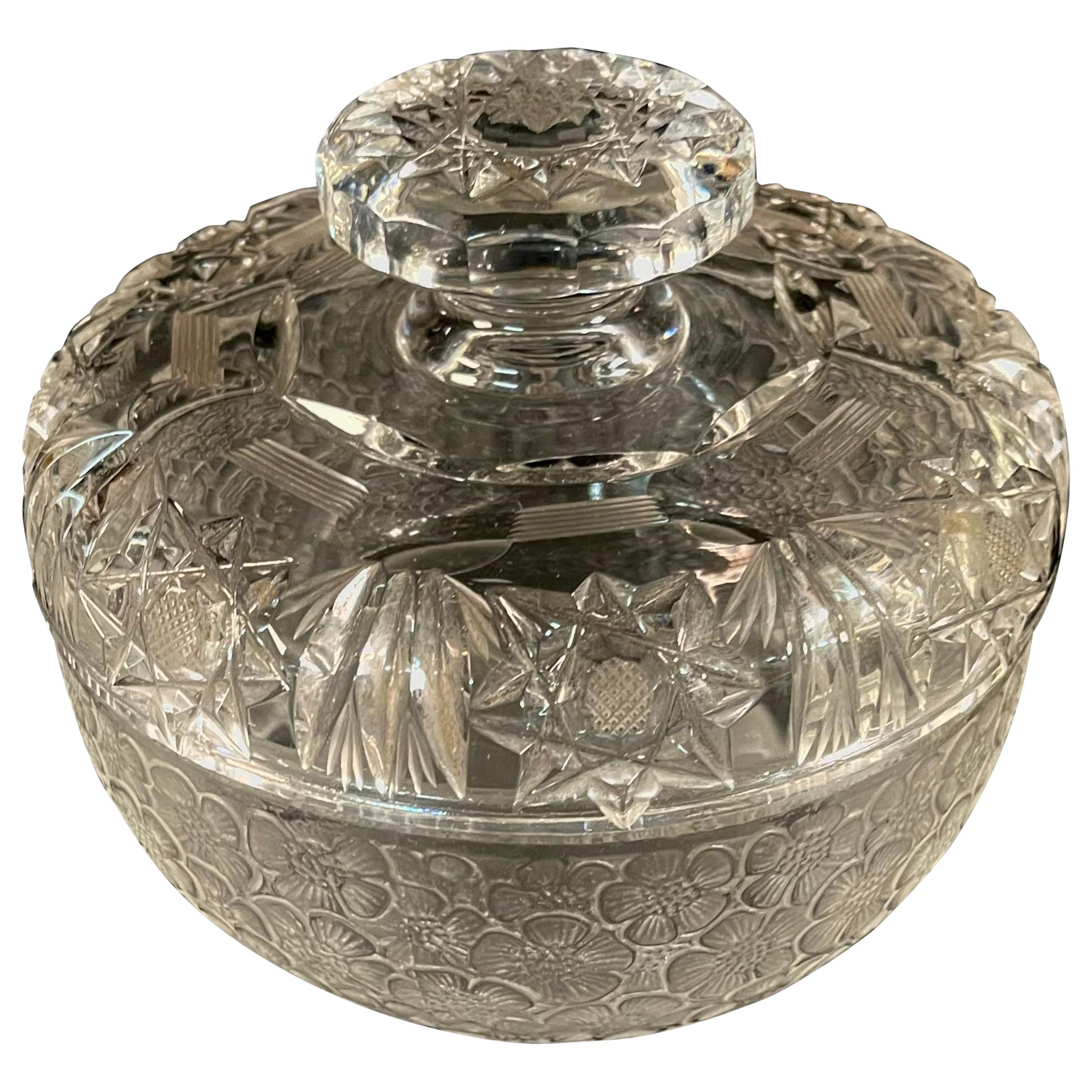 19. Jahrhundert Französisch Baccarat Credited Hand-Cut Crystal Centerpiece im Angebot