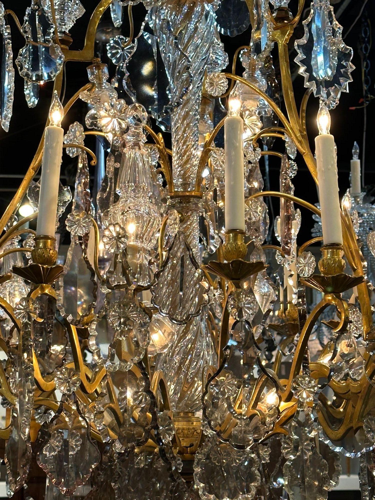 Bronzo Lampadario francese Baccarat in bronzo dorato del XIX secolo in vendita