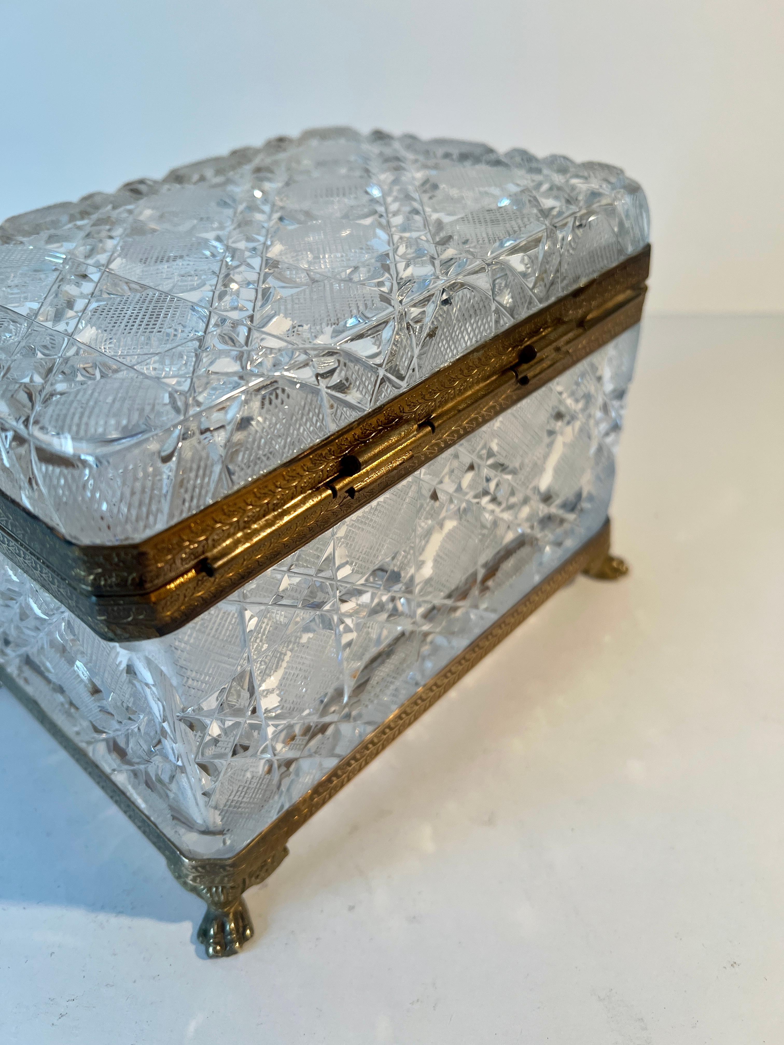 Cofre para joyas Baccarat francés del siglo XIX con detalles en bronce dorado en venta 4