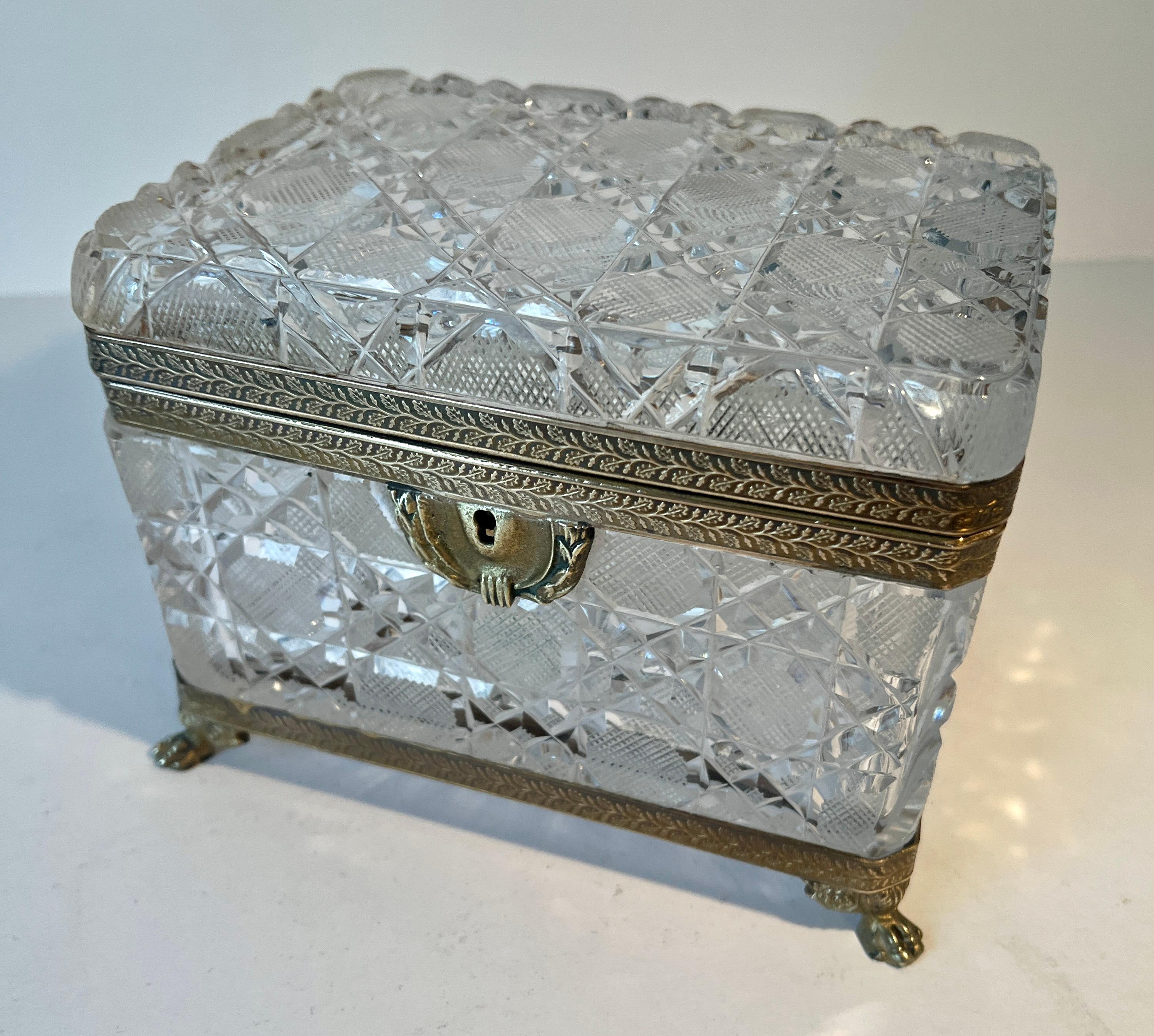 Cofre para joyas Baccarat francés del siglo XIX con detalles en bronce dorado en venta 5