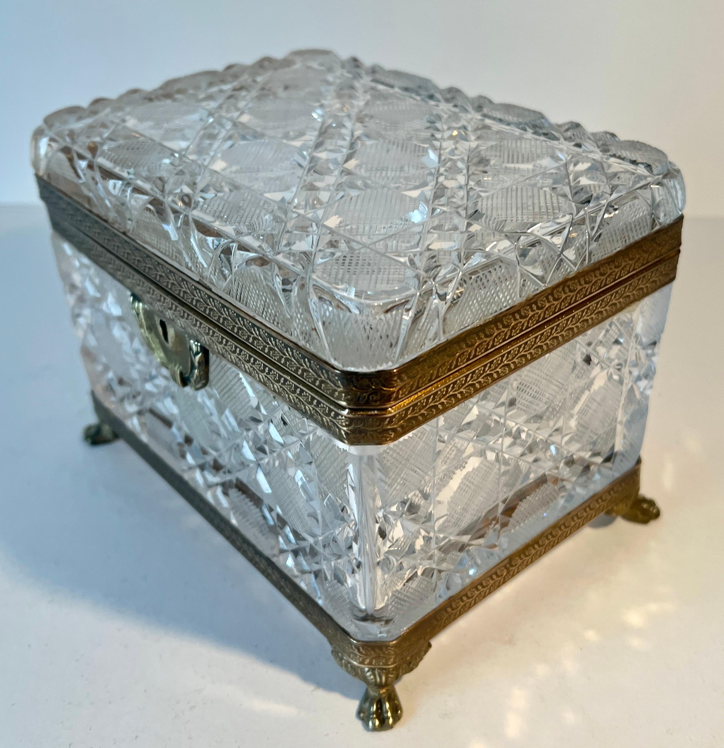 Cofre para joyas Baccarat francés del siglo XIX con detalles en bronce dorado en venta 1