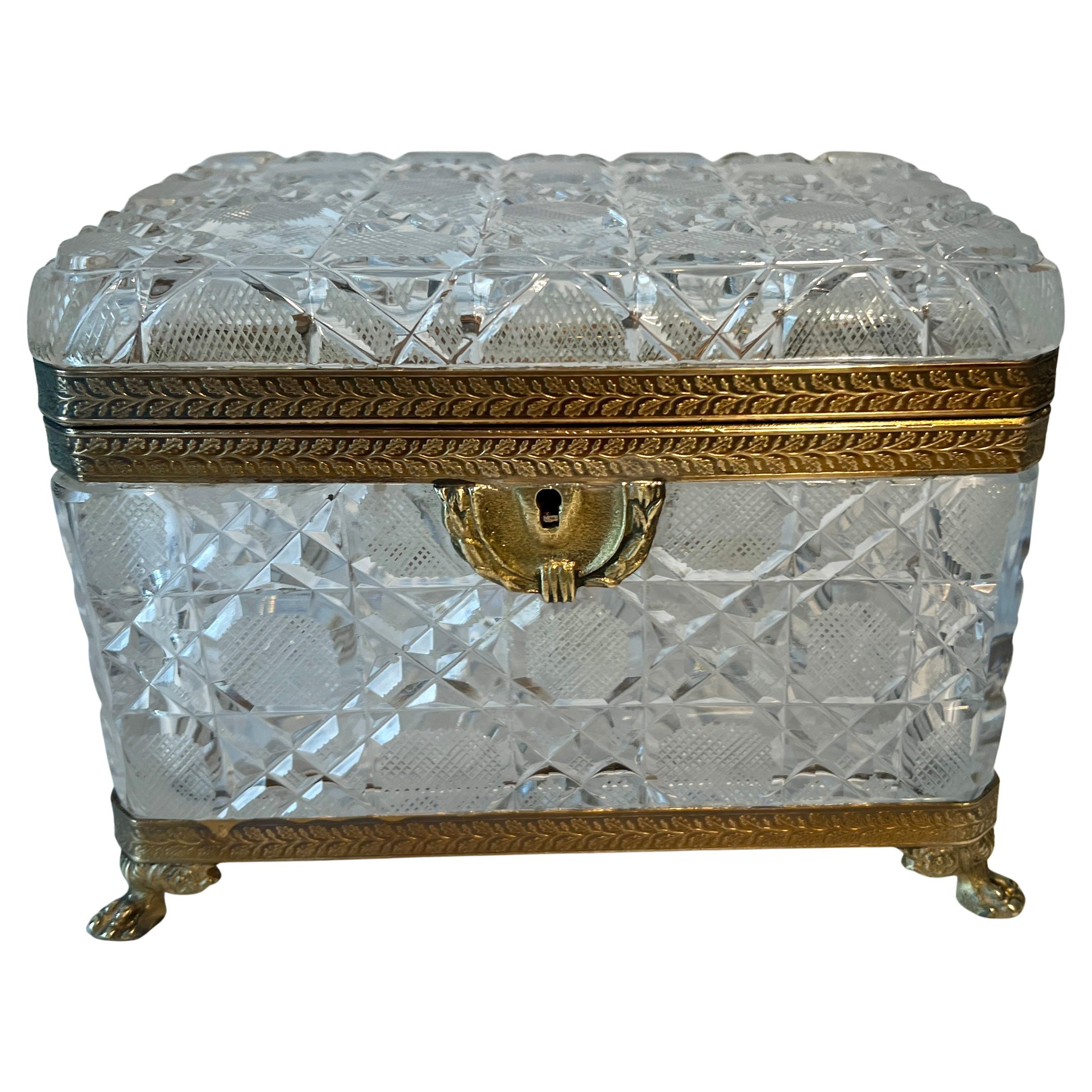 Cofre para joyas Baccarat francés del siglo XIX con detalles en bronce dorado en venta